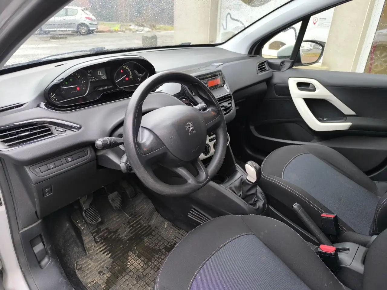 Peugeot 208 208 — photo 16