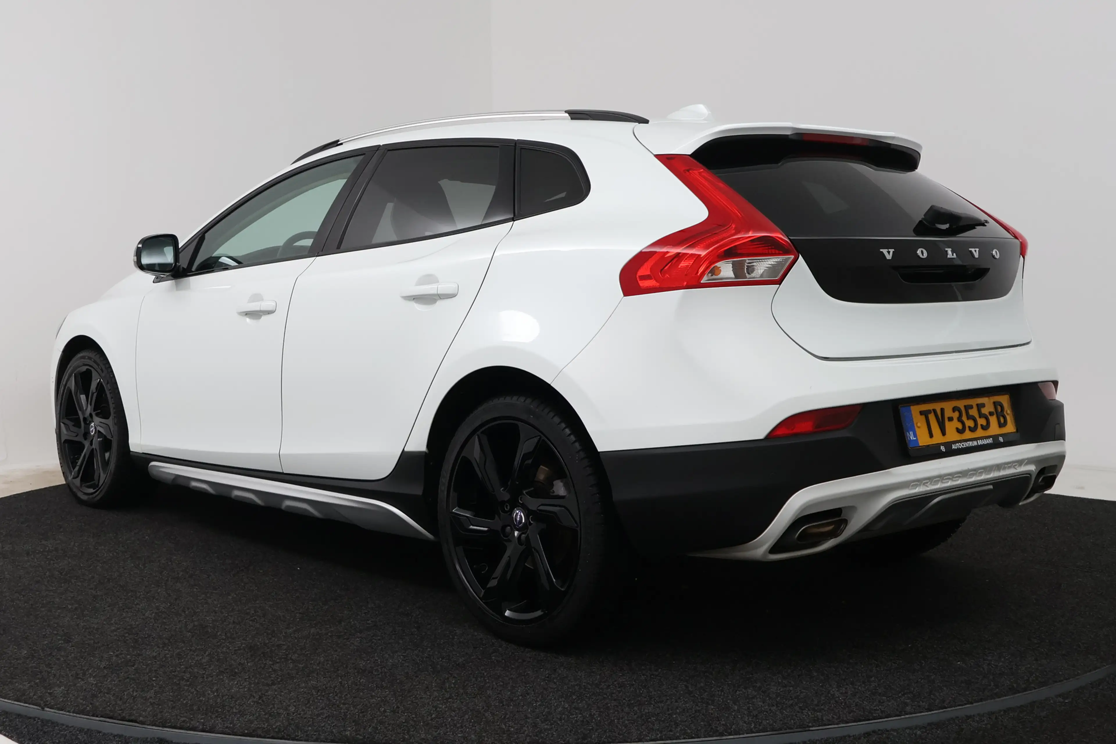 Volvo V40 Cross Country 1.5 T3 Dynamic Edition (PANORAMADAK, STOELVERWARMI — photo 5