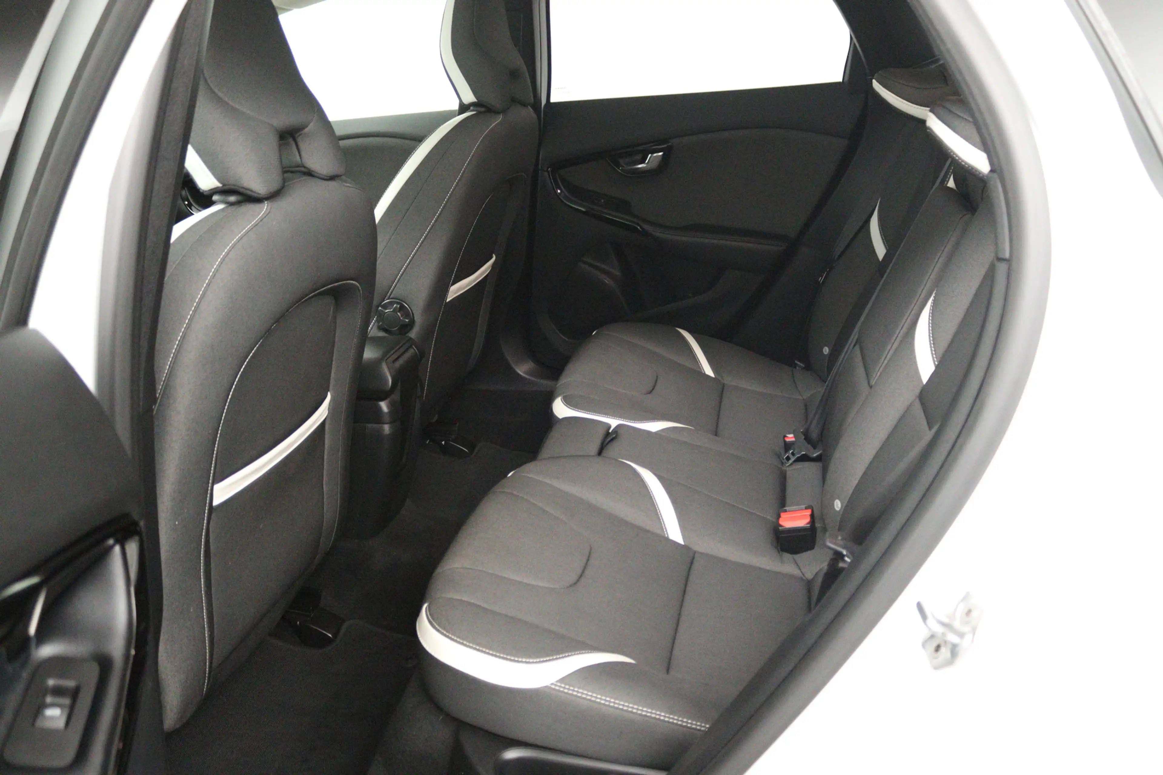 Volvo V40 Cross Country 1.5 T3 Dynamic Edition (PANORAMADAK, STOELVERWARMI — photo 23