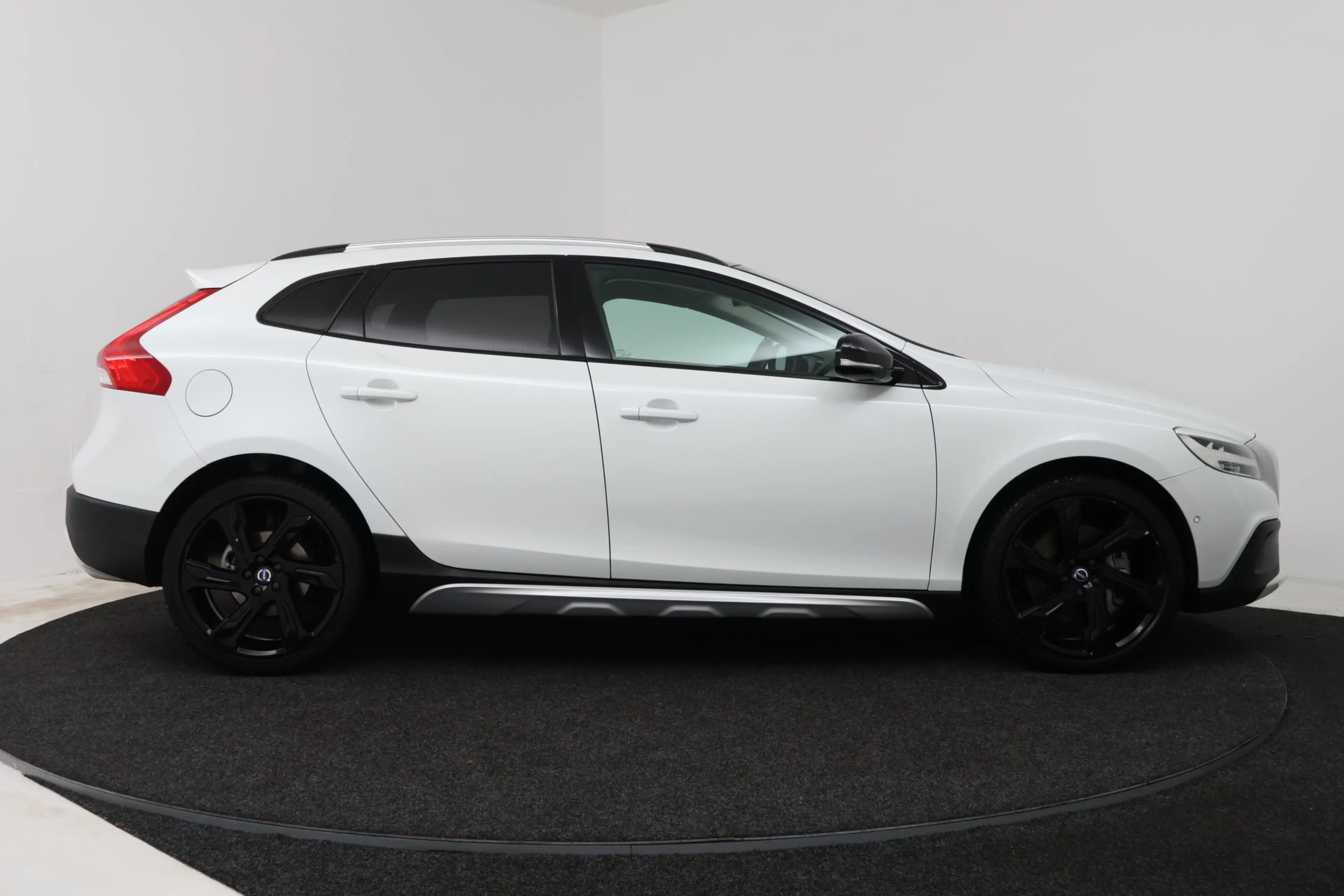 Volvo V40 Cross Country 1.5 T3 Dynamic Edition (PANORAMADAK, STOELVERWARMI — photo 17