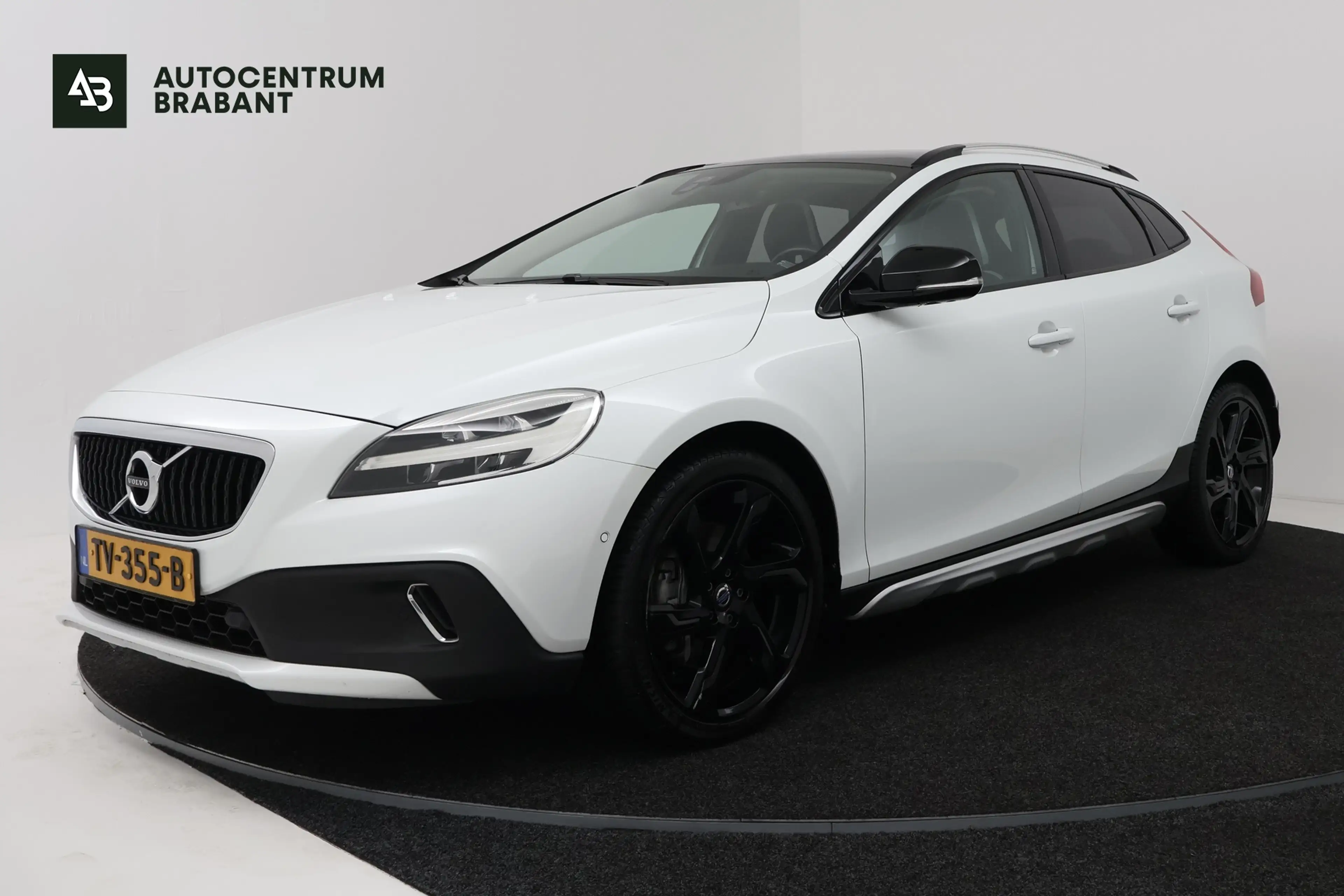 Volvo V40 Cross Country 1.5 T3 Dynamic Edition (PANORAMADAK, STOELVERWARMI