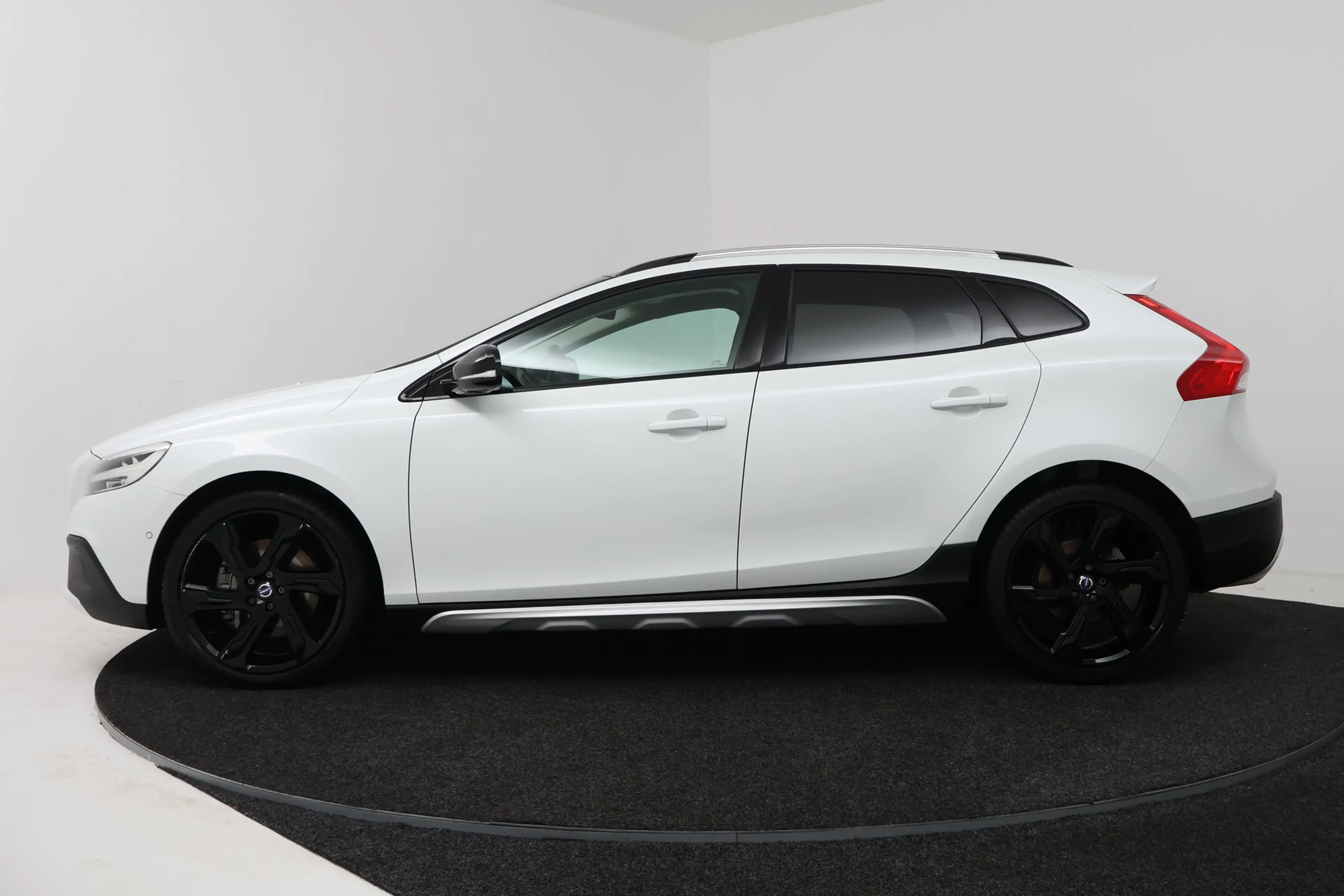 Volvo V40 Cross Country 1.5 T3 Dynamic Edition (PANORAMADAK, STOELVERWARMI — photo 2