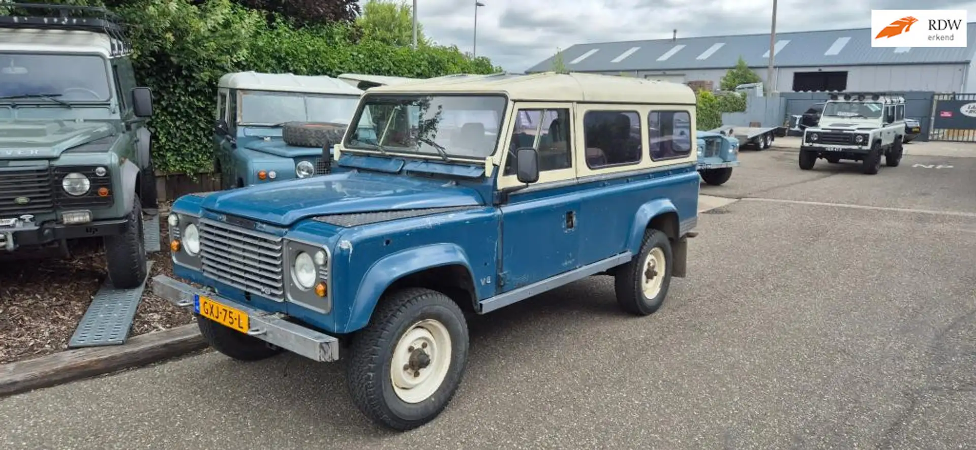 Land Rover Defender Landrover V8 One Ten Blauw - 1