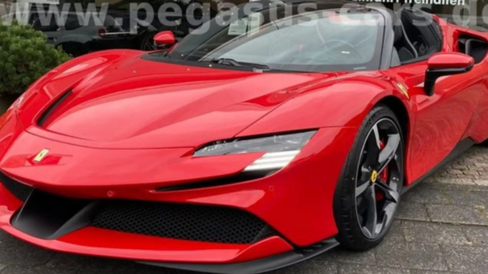 Ferrari SF90 Spider Rojo - 1