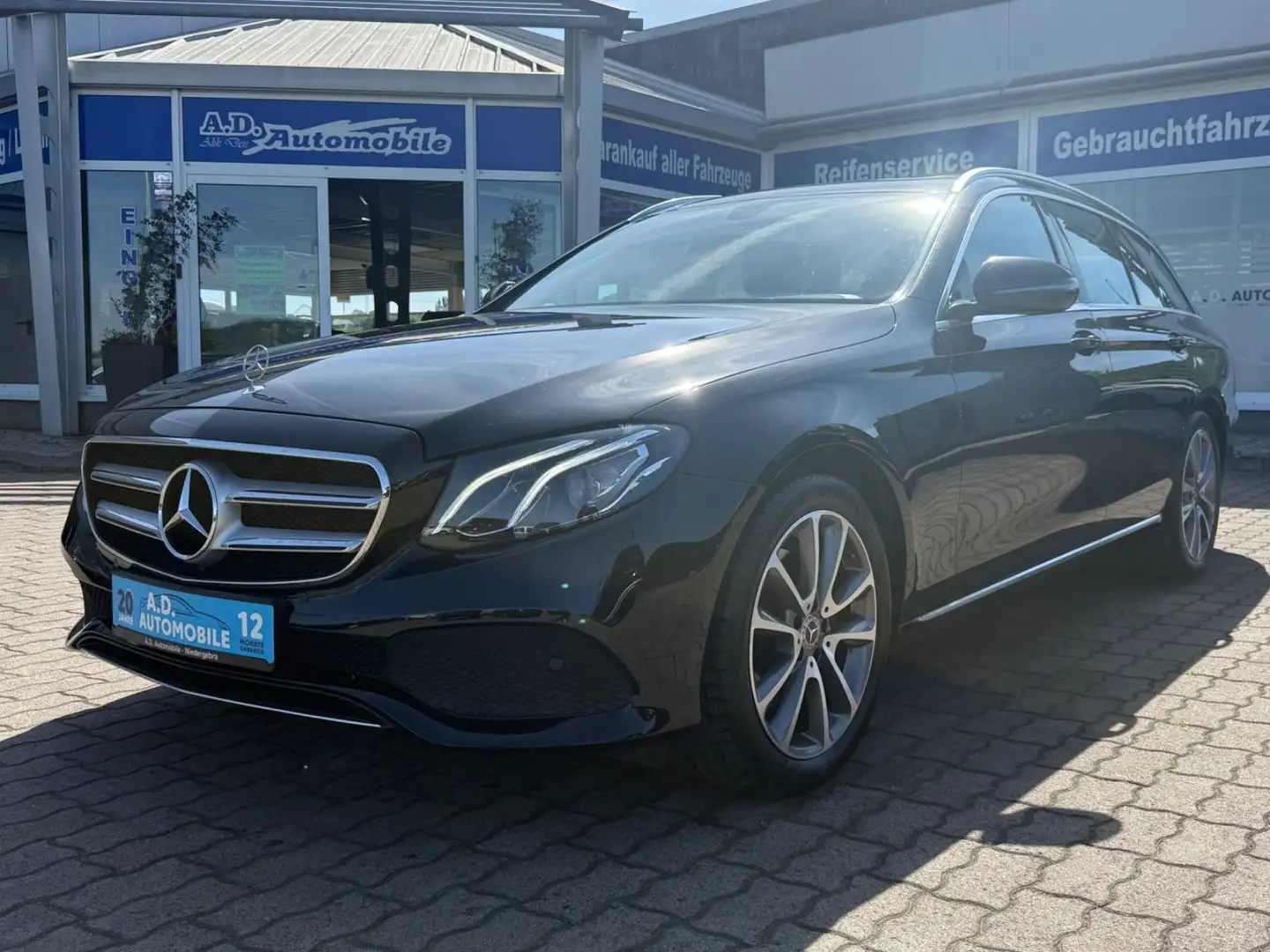 Mercedes-Benz E 200 T 4Matic Avangarde/NAVI/Kamera/AHK Noir - 1
