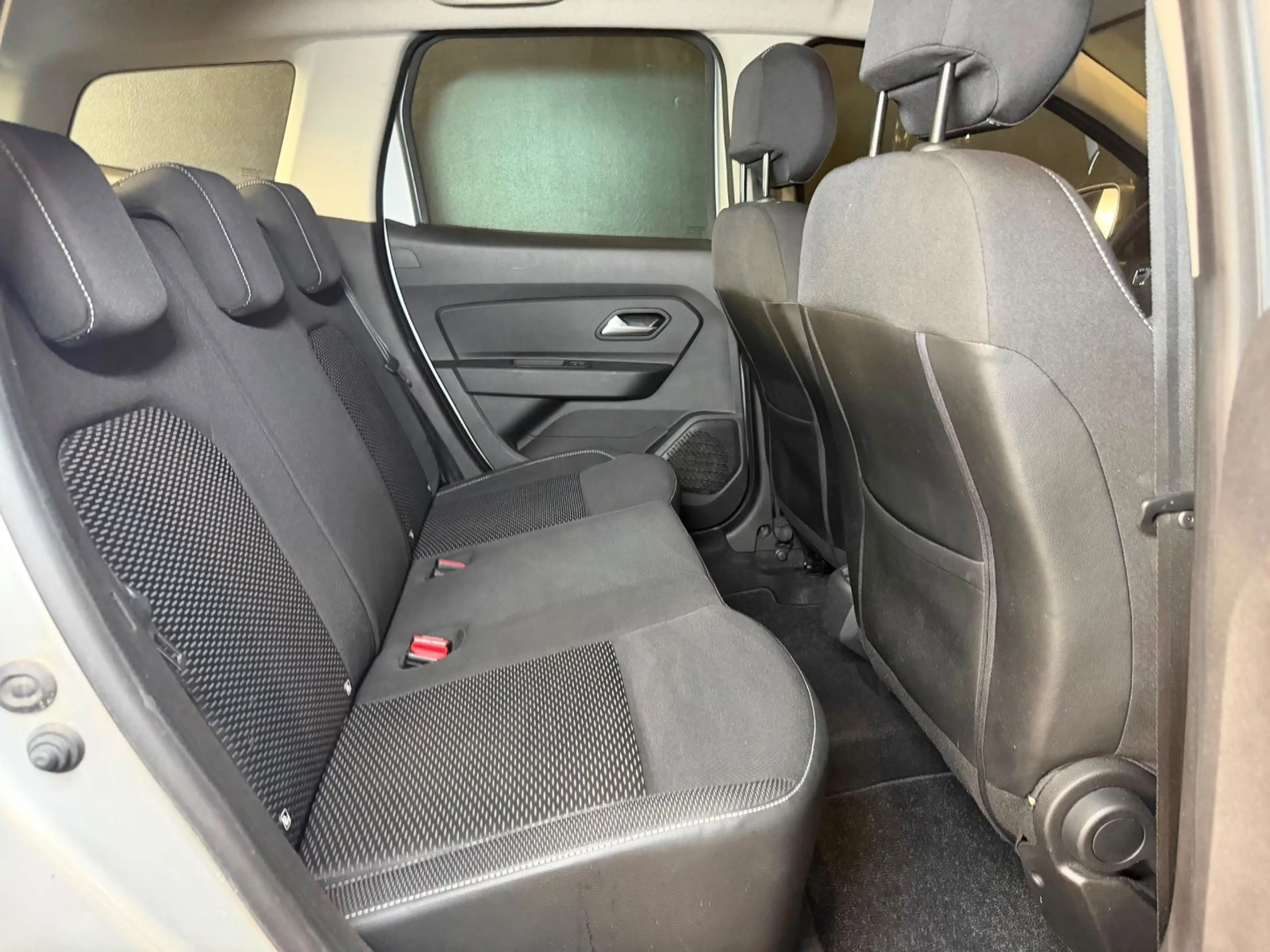 Dacia Duster II Comfort TCe 125 /KAMERA/AHK/KLIMA/ — photo 13