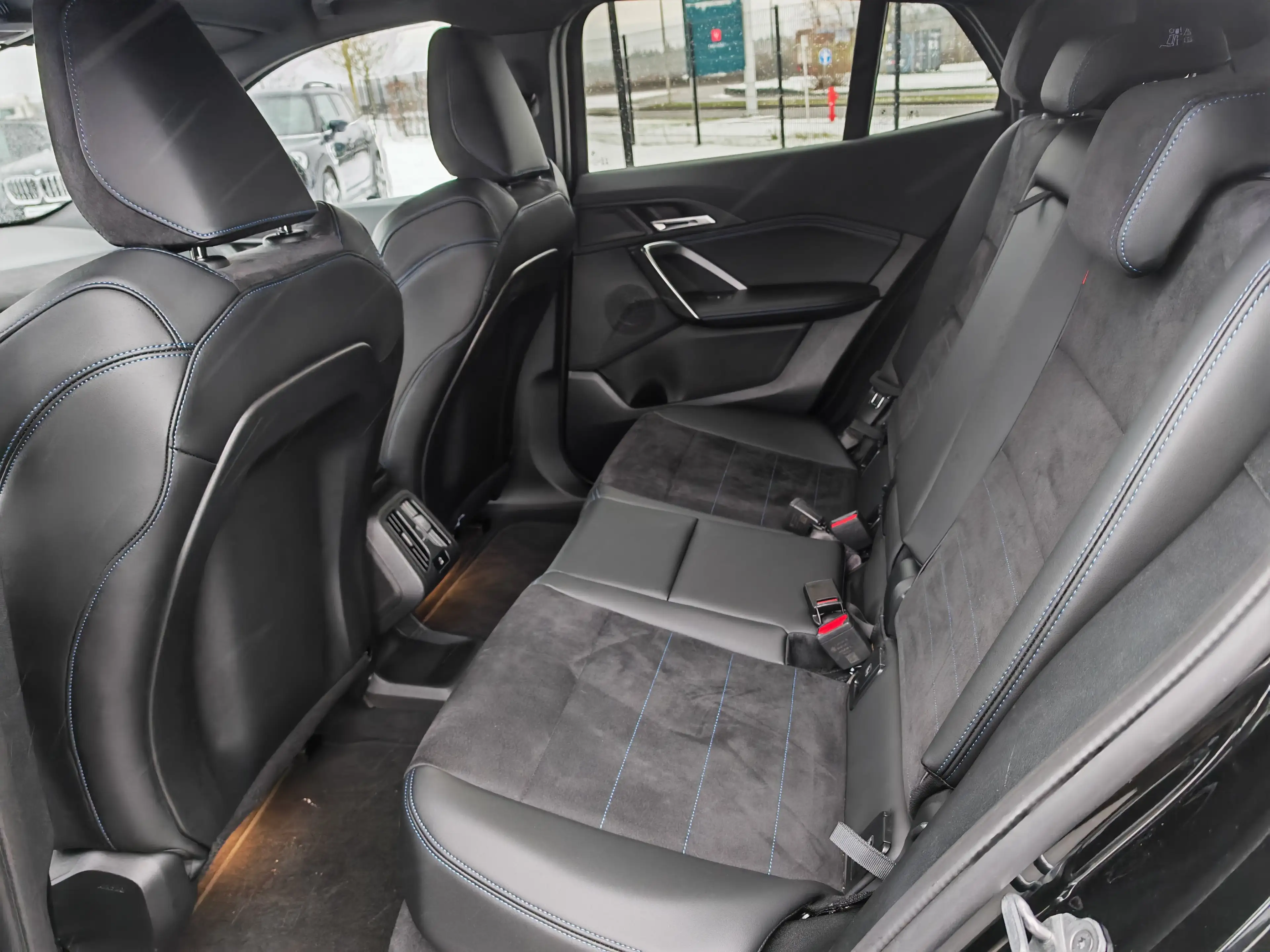 BMW iX2 iX2 66.5 kWh eDrive20 M Edition — photo 8