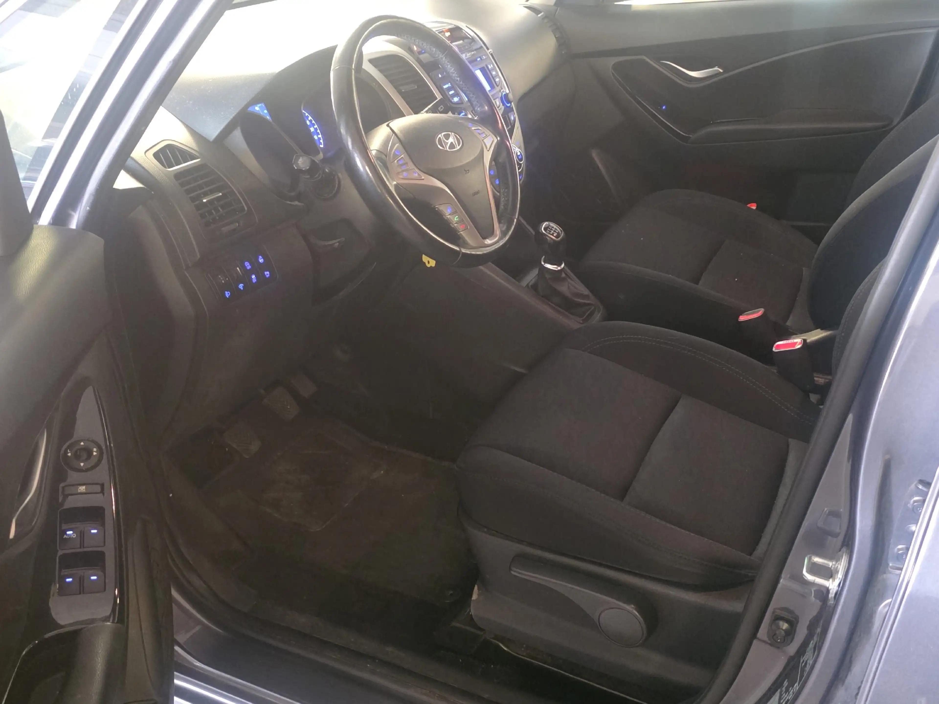 Hyundai iX20 1.6 Trend blue KLIMA*PDC*BLUETOOTH*SITZHEIZ — photo 11