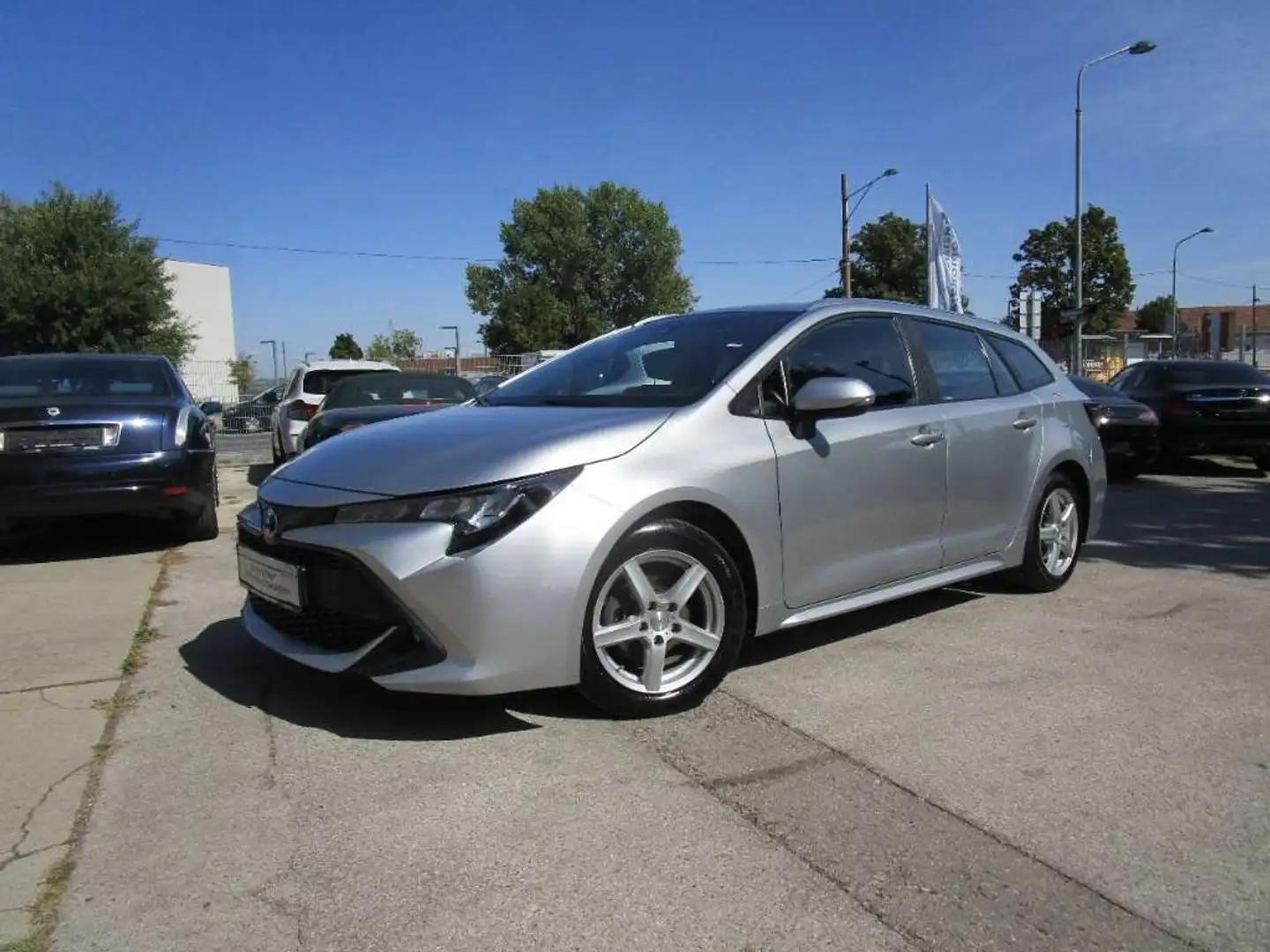 Toyota Corolla 1,8 Hybrid Active Silber - 1