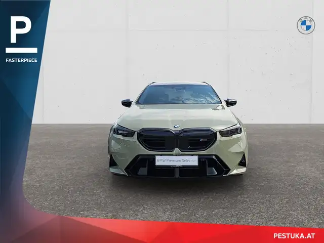 BMW M5 view 2