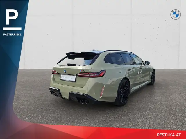 BMW M5 view 4