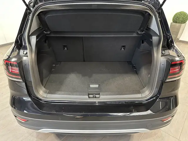 Volkswagen T-Cross view 6