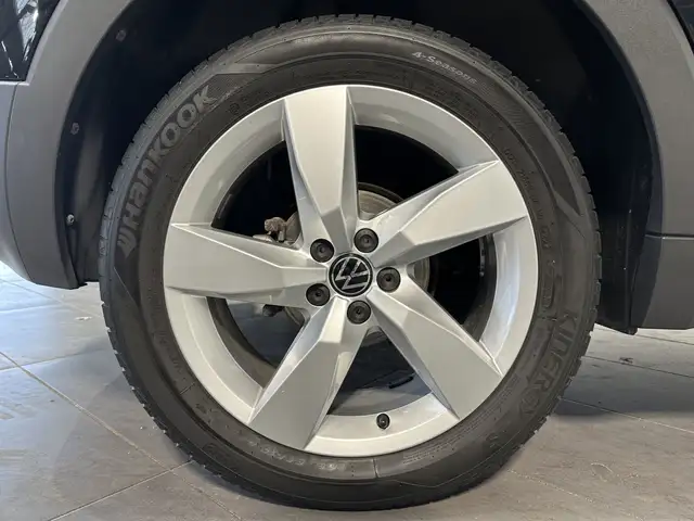 Volkswagen T-Cross view 3