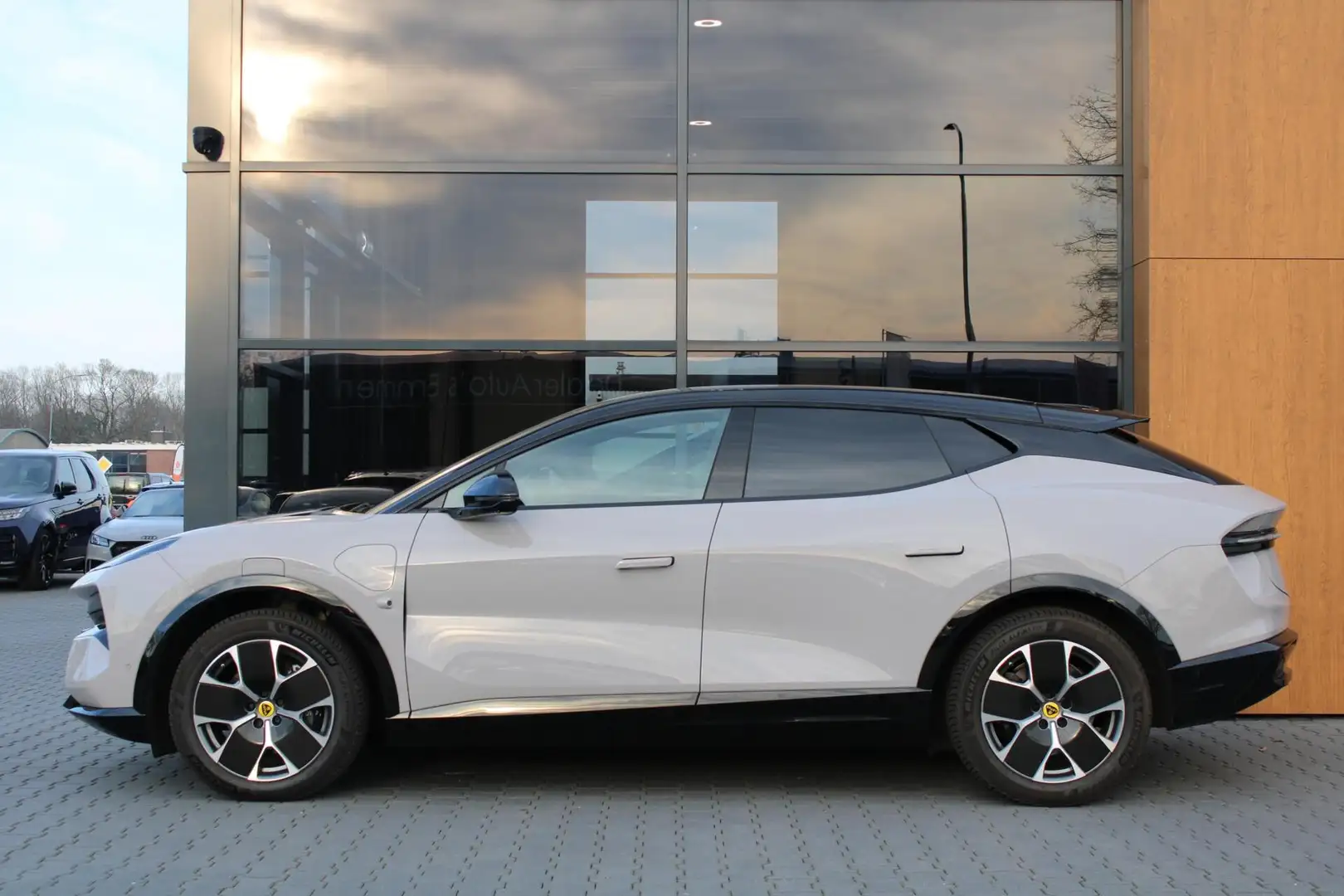 Lotus Eletre EDS 450 4WD 112 kWh Grau - 2