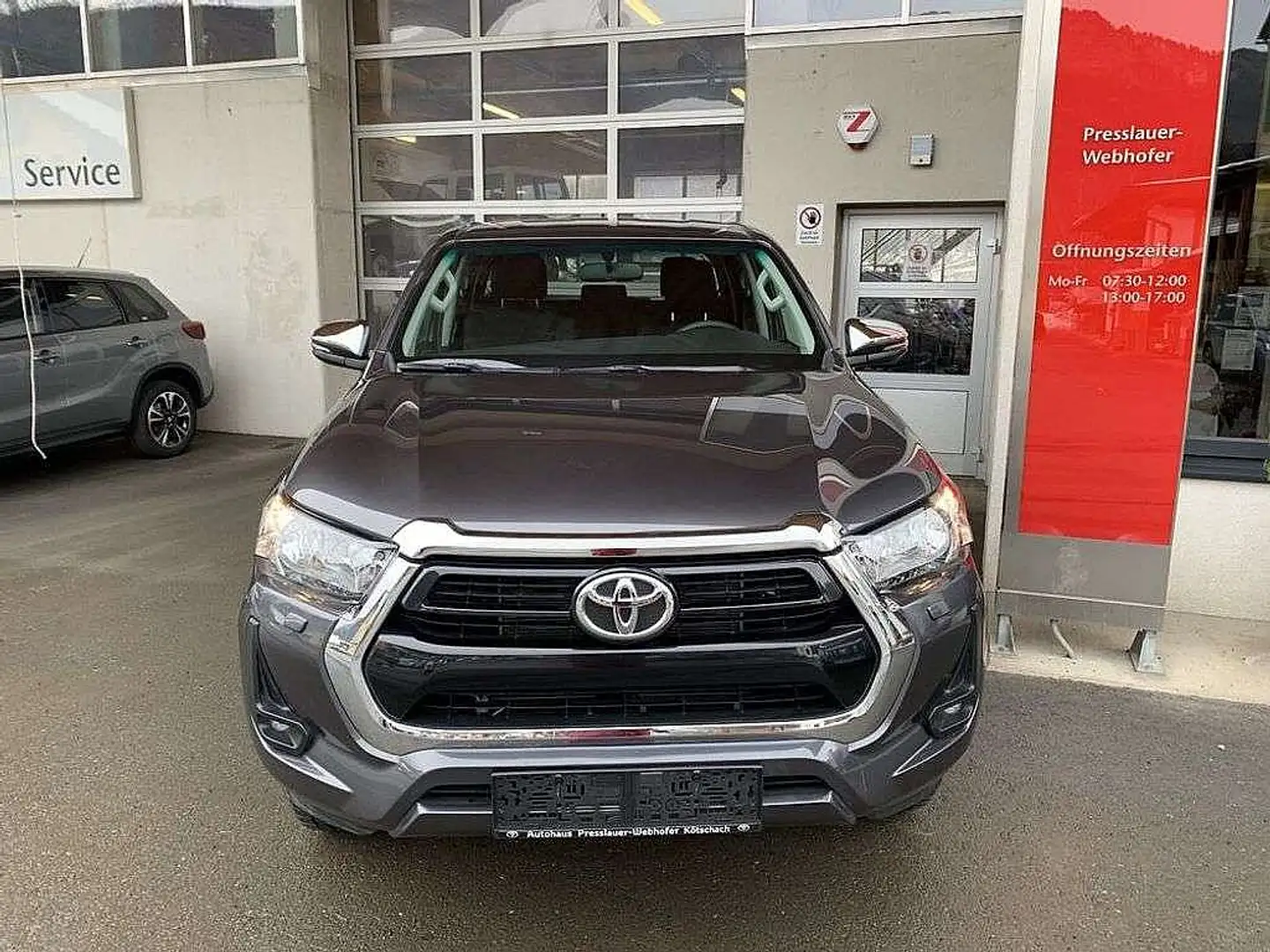 Toyota Hilux DK Active 4WD 2,8 D-4D Grijs - 2