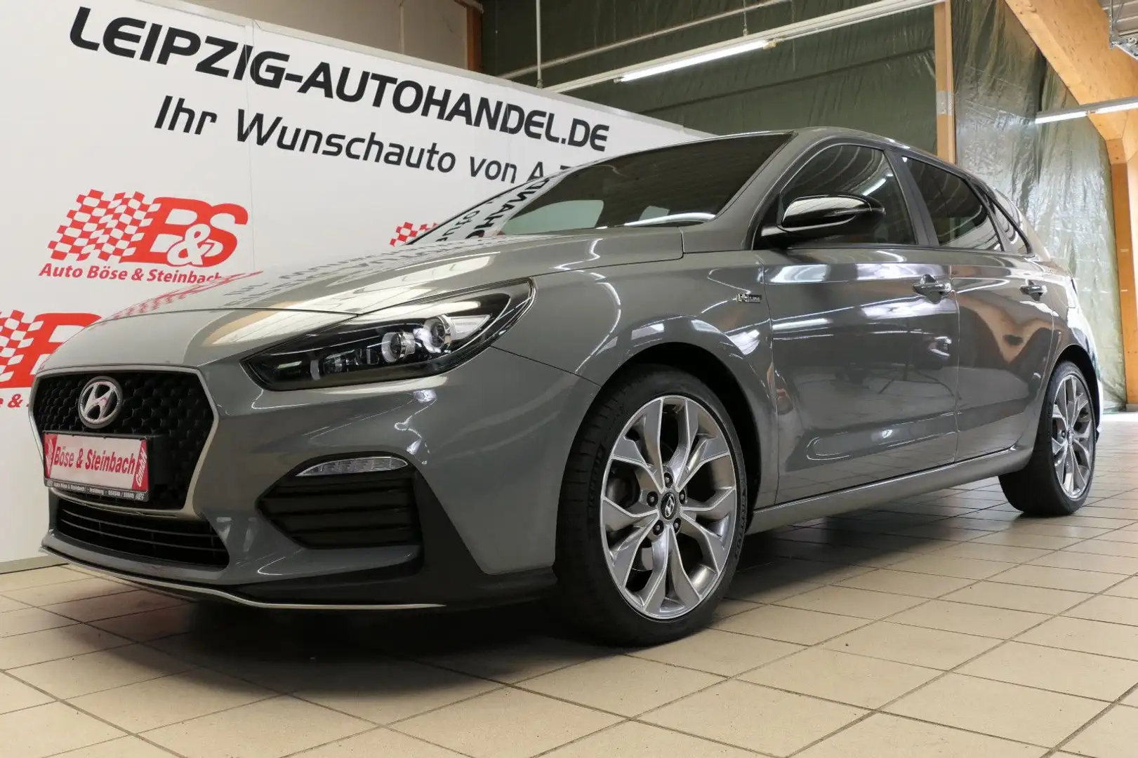 Hyundai i30 N Line*LED*SHZ*PDC*NAV*KAM* Grau - 1