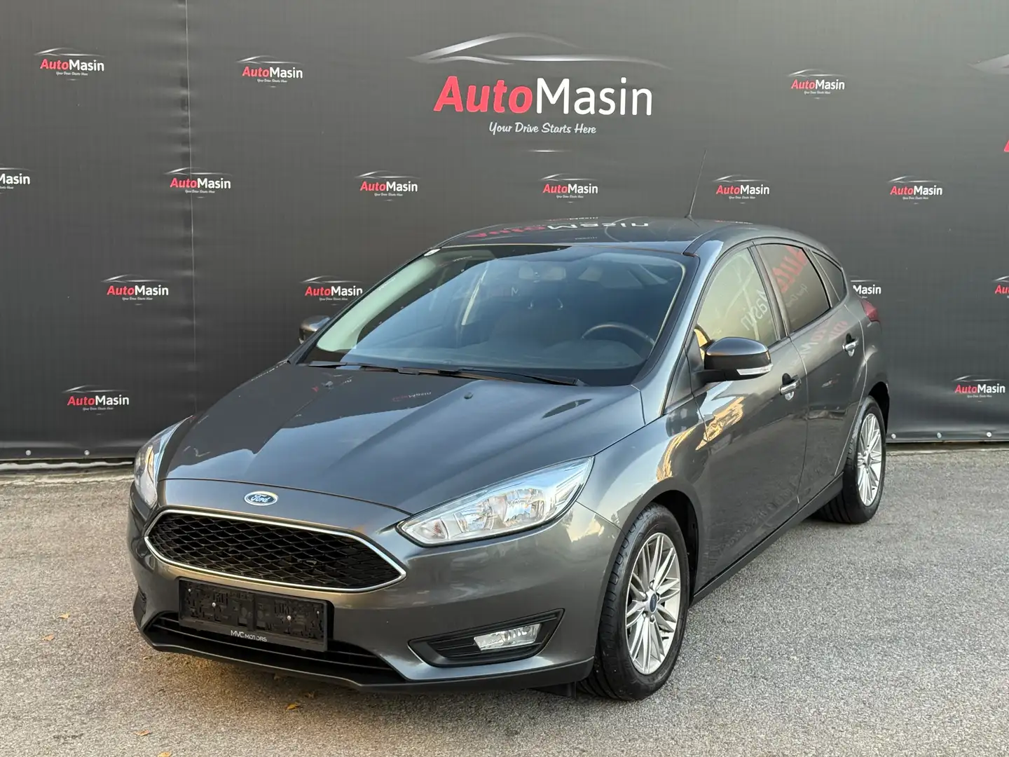 Ford Focus Focus 1,5 TDCi Trend // ERSTBESITZ // Grau - 1