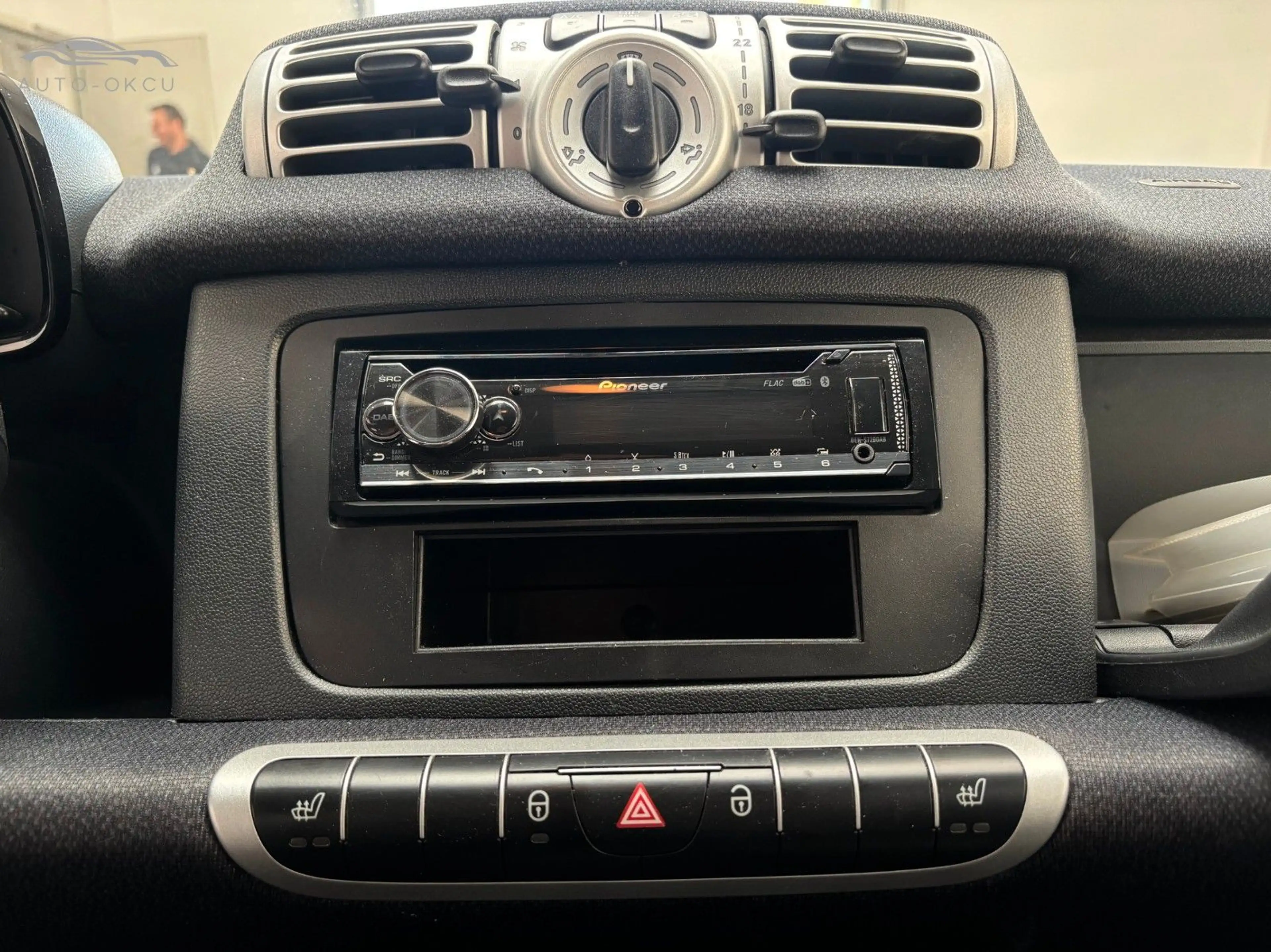 smart forTwo Cabrio 52 KW MHD/STZH/AUTOMATIK/KLIMA — photo 12