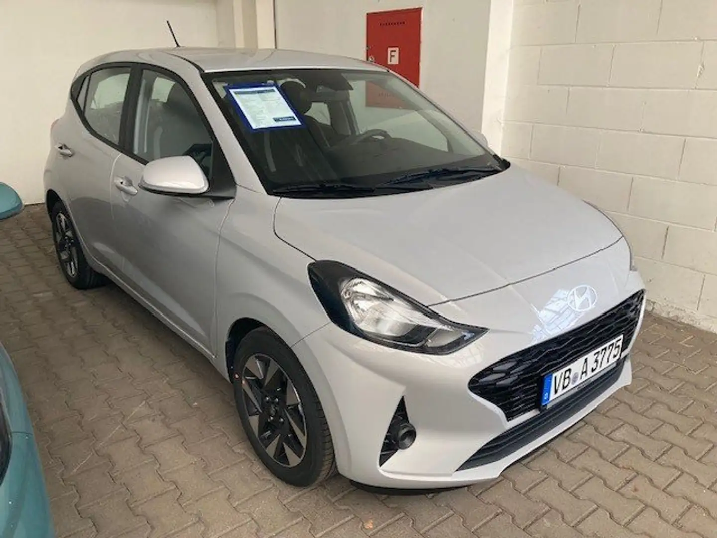 Hyundai i10 Trend Grijs - 1