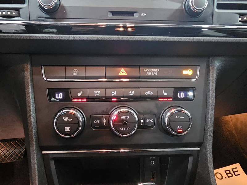 SEAT Leon ST 1.2 TSI Auto Attache Bluetooth Bi-Zone Cruise SIEGES Chauffants Sensors XENON — photo 12