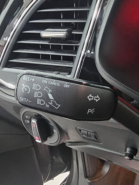 SEAT Leon ST 1.2 TSI Auto Attache Bluetooth Bi-Zone Cruise SIEGES Chauffants Sensors XENON — photo 13
