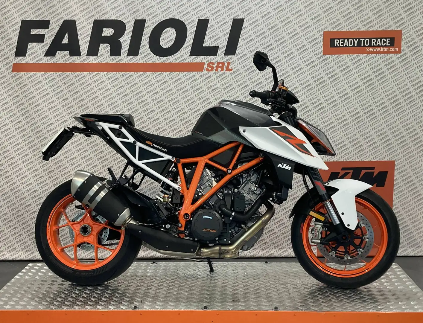 KTM 1290 Super Duke R - 1