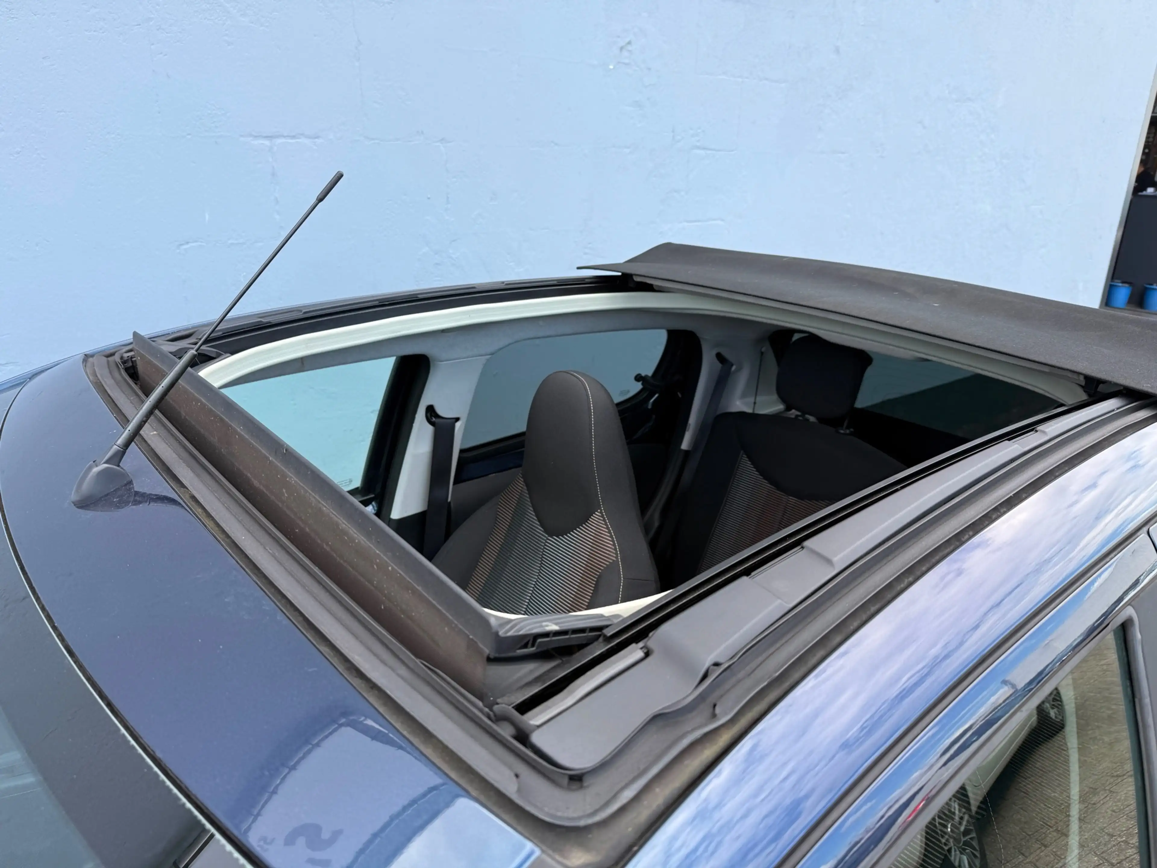 Peugeot 108 1.0 e-VTi Première Top - Climate — photo 12