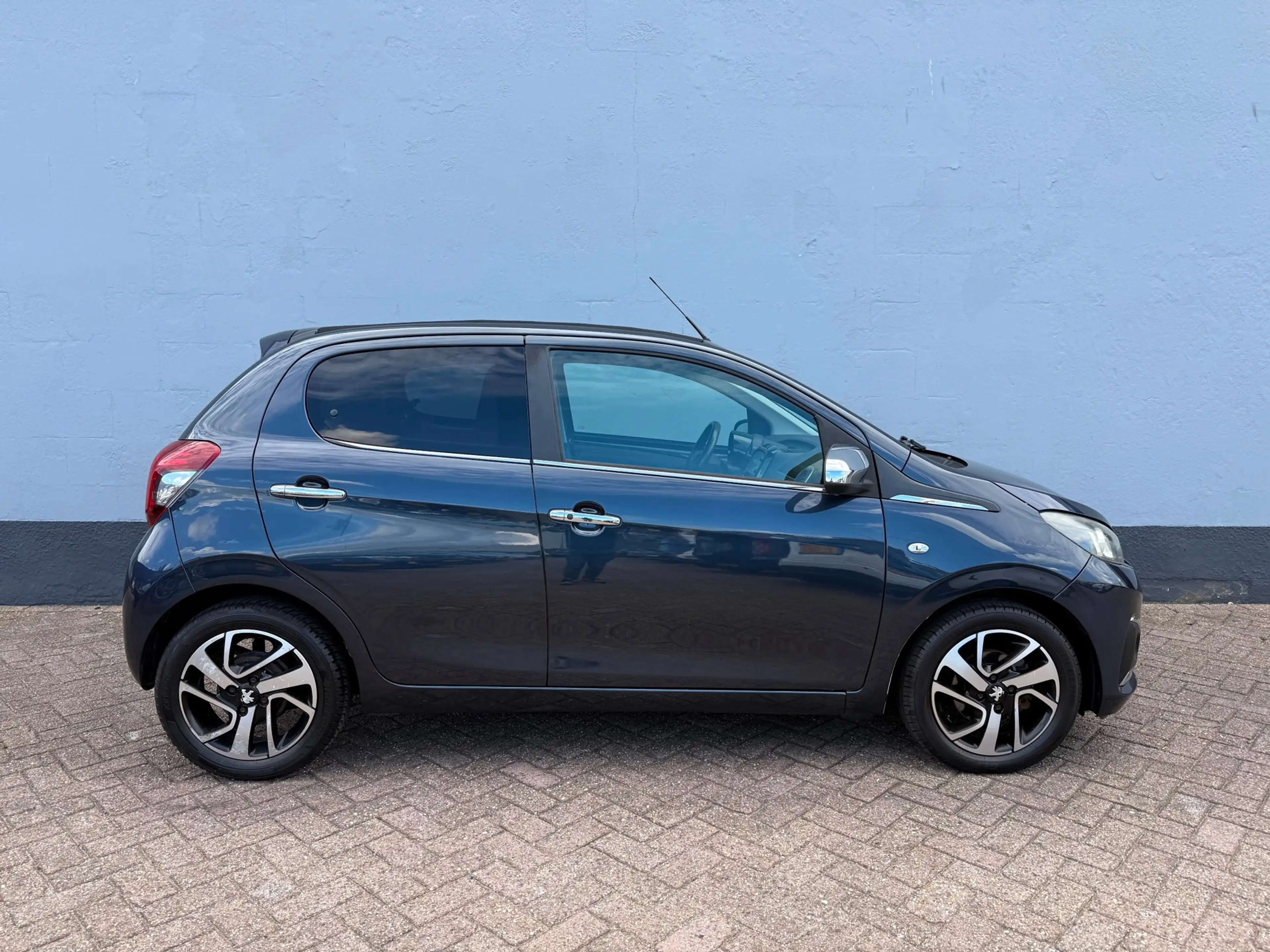 Peugeot 108 1.0 e-VTi Première Top - Climate — photo 5