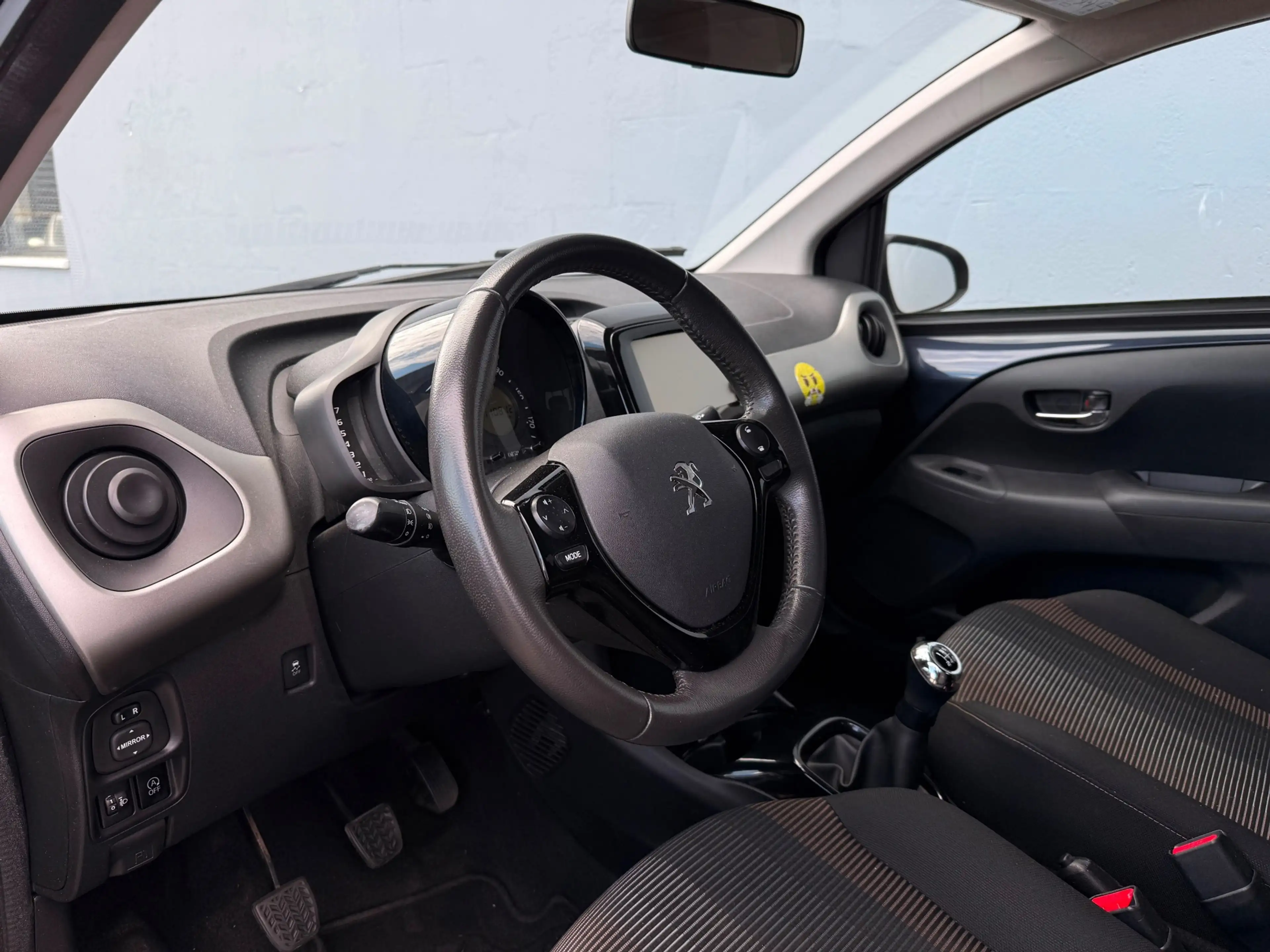 Peugeot 108 1.0 e-VTi Première Top - Climate — photo 10