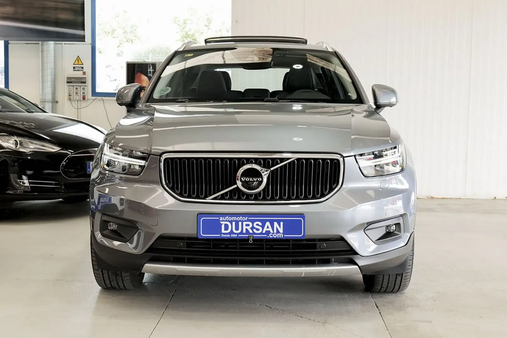 Volvo XC40 D4 Momentum AWD Aut. Gris - 2