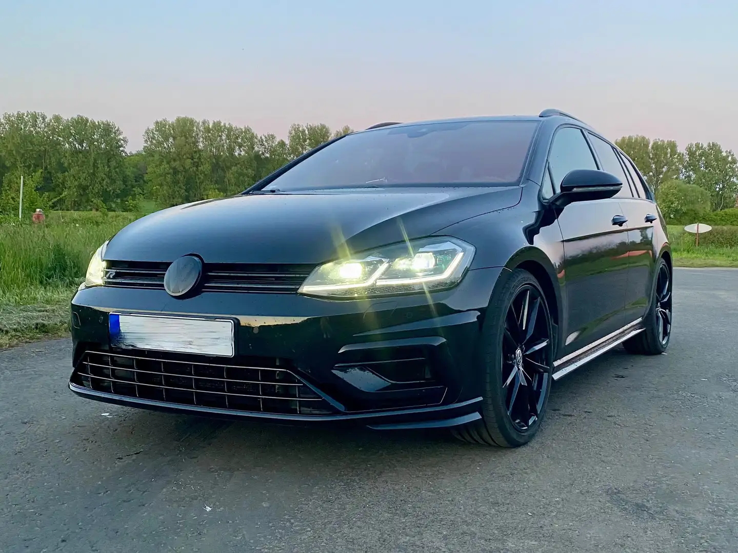 Volkswagen Golf Variant Golf Variant R 4Motion (BlueMotion Technology) DSG Czarny - 1