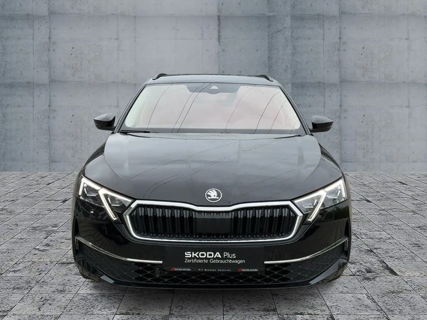 Skoda Octavia Combi 2.0 TDI DSG SELECTION MATRIX+NAV Schwarz - 2