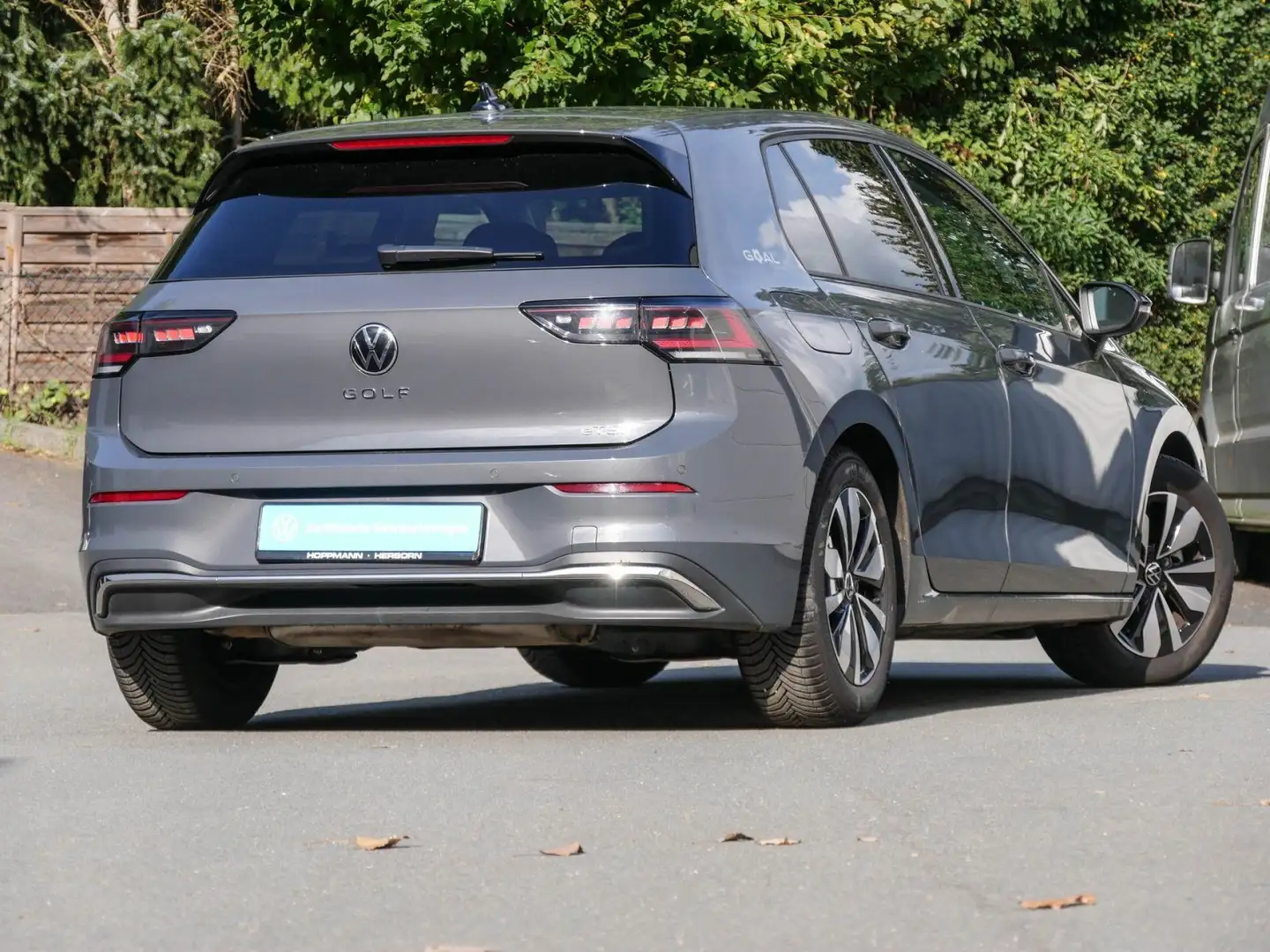 Volkswagen Golf VIII 1.5 eTSI GOAL AHK NAVI ACC Grau - 2