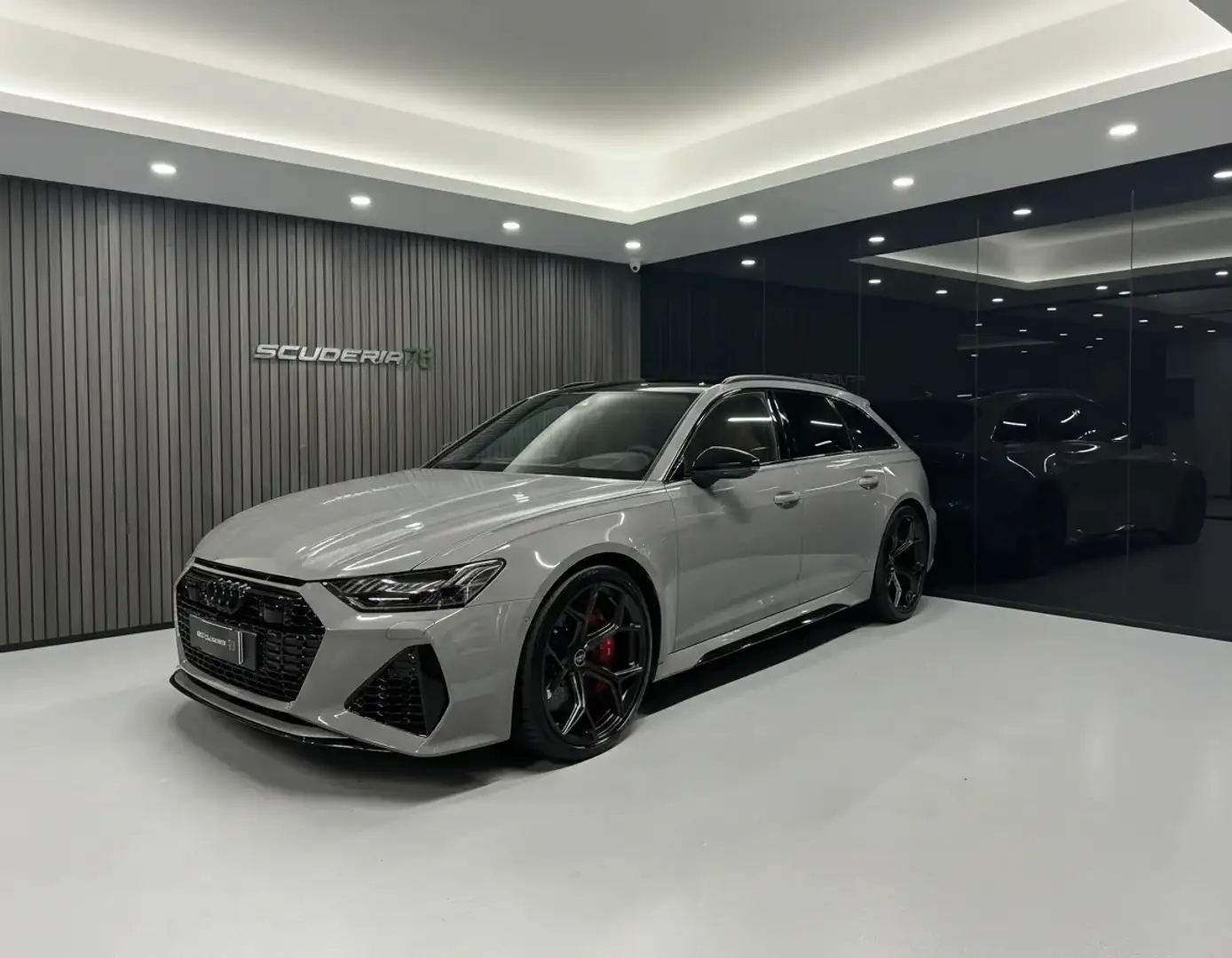 Audi RS6 Avant 4.0 mhev performance quattro tiptronic Grau - 1