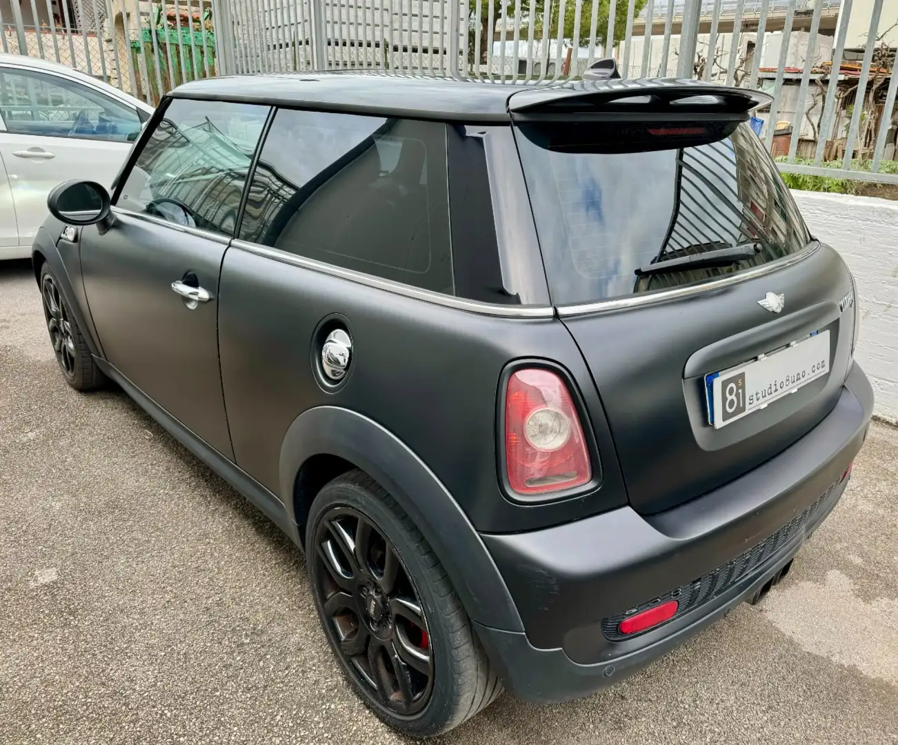 MINI Cooper S 1.6 16V Cooper S Zwart - 2