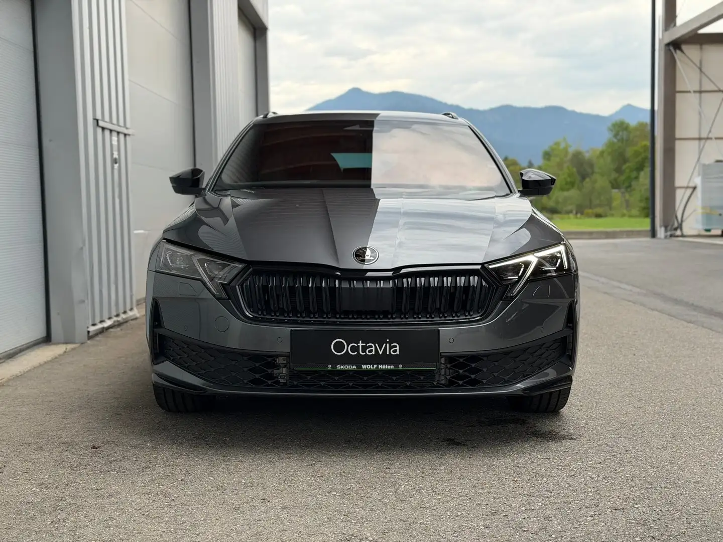 Skoda Octavia Sportline TSI mHEV DSG Grau - 2
