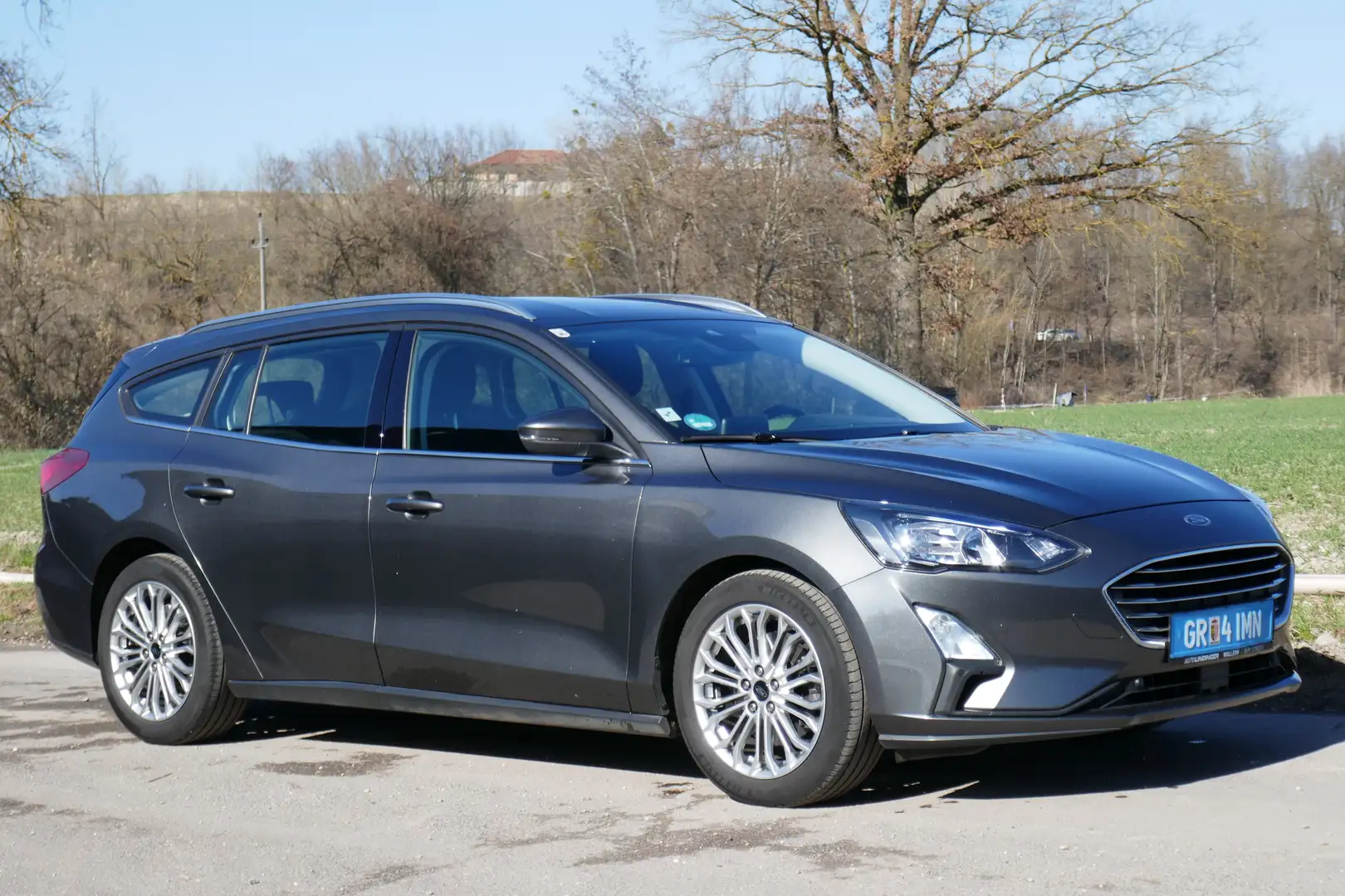 Ford Focus Titanium Grau - 1