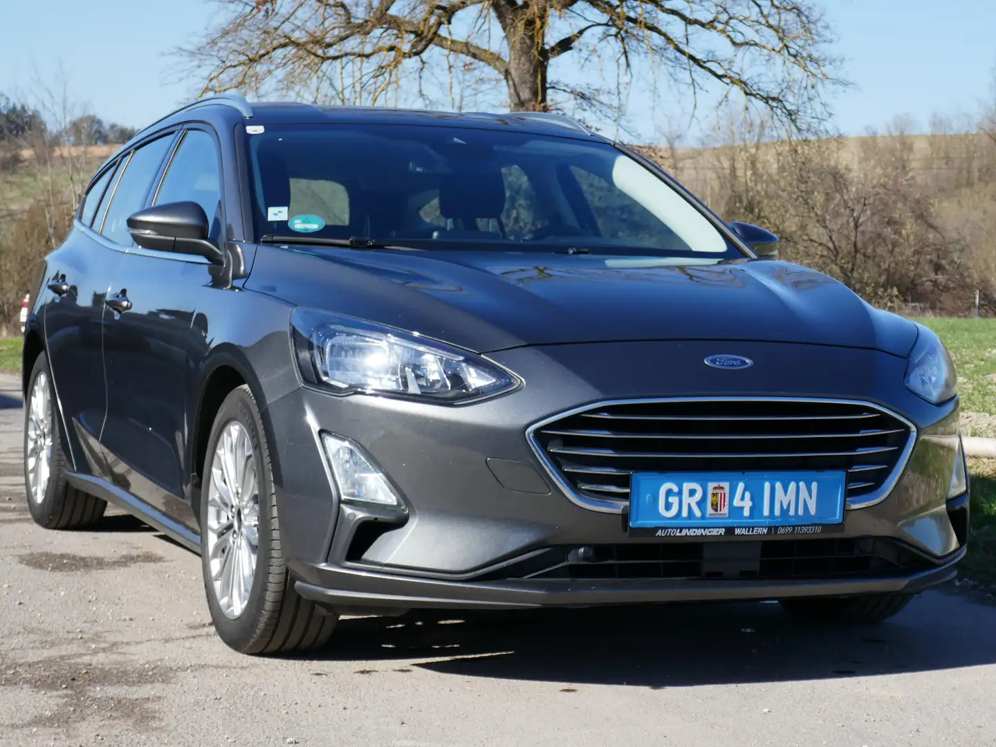 Ford Focus Titanium Grau - 2
