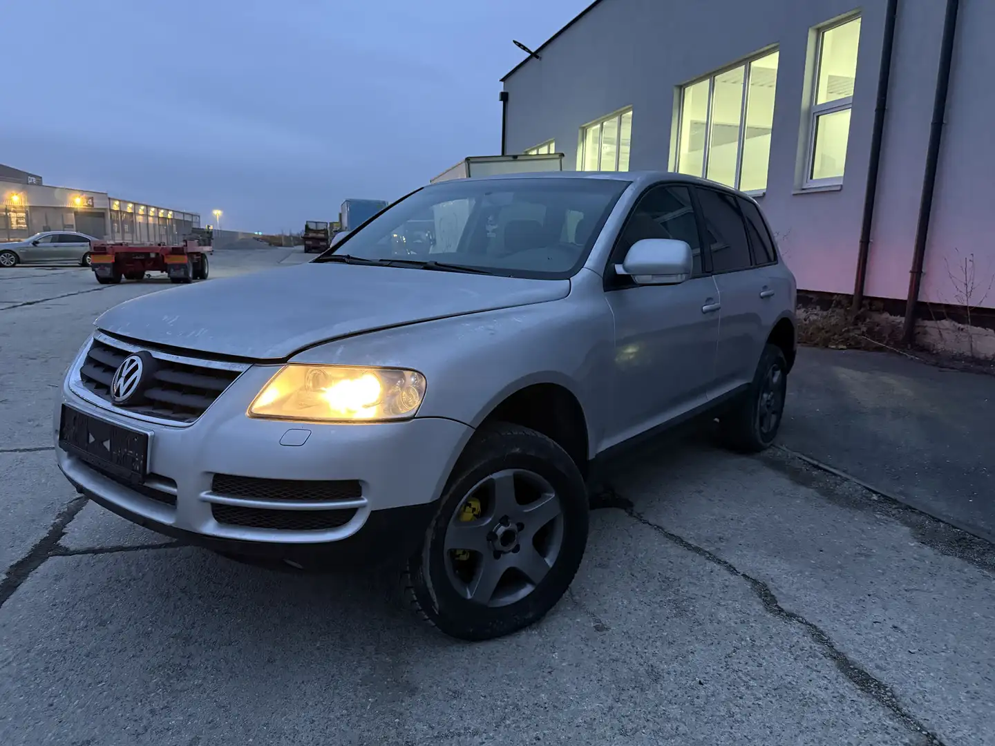 Volkswagen Touareg 2,5 R5 TDI Tiptronic Silber - 1