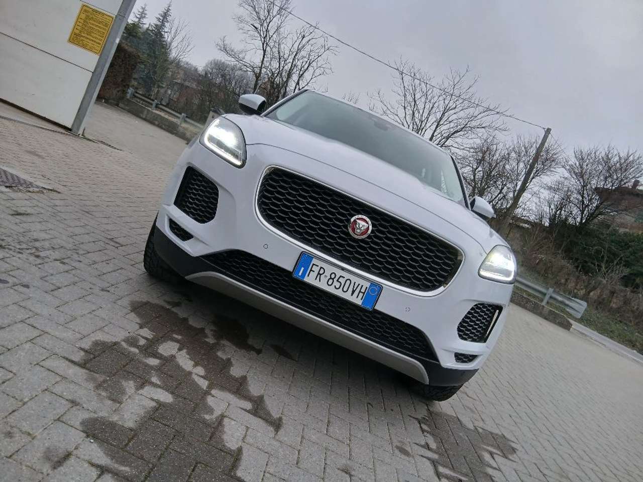 Jaguar E-Pace E-Pace 2017 2.0 i4 R-Dynamic awd 249cv auto my19