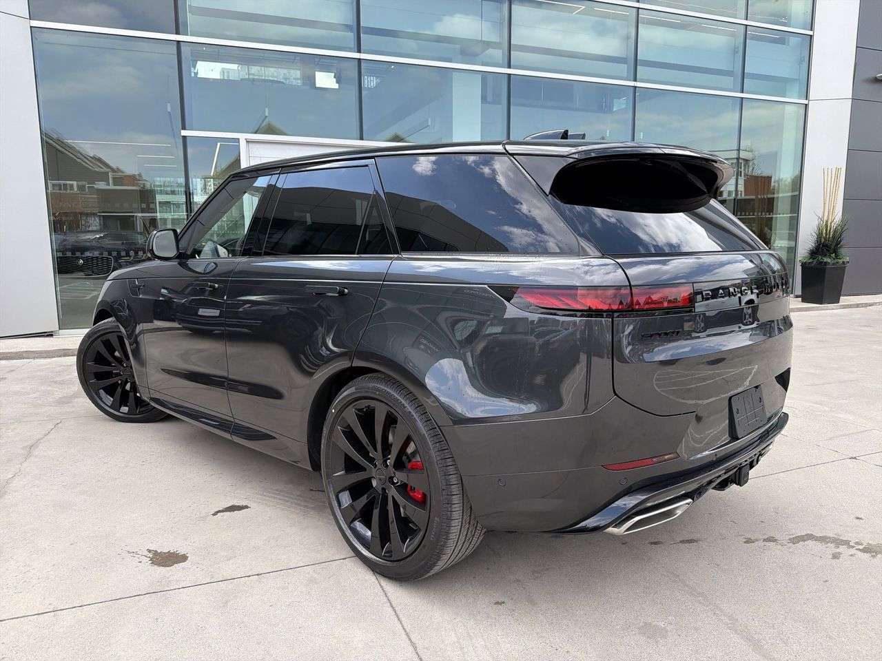 2026 Land Rover Range Rover Sport P400 Dynamic SE thumb 6