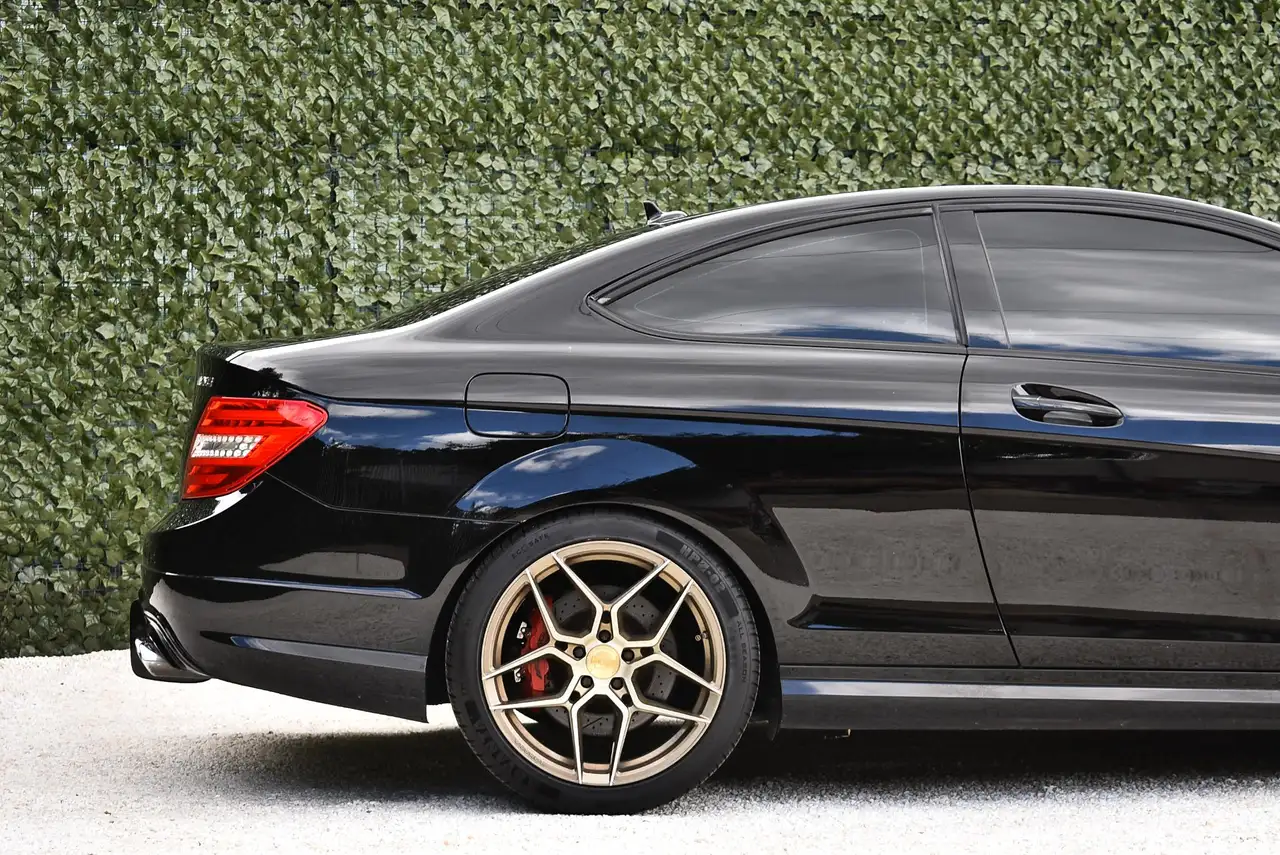 2015 Mercedes-Benz C 63 AMG S, photograph 4