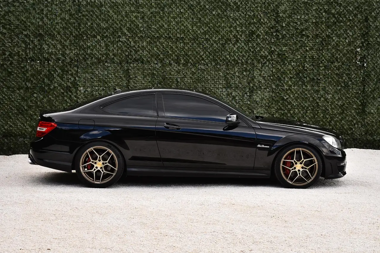 2015 Mercedes-Benz C 63 AMG S, photograph 3