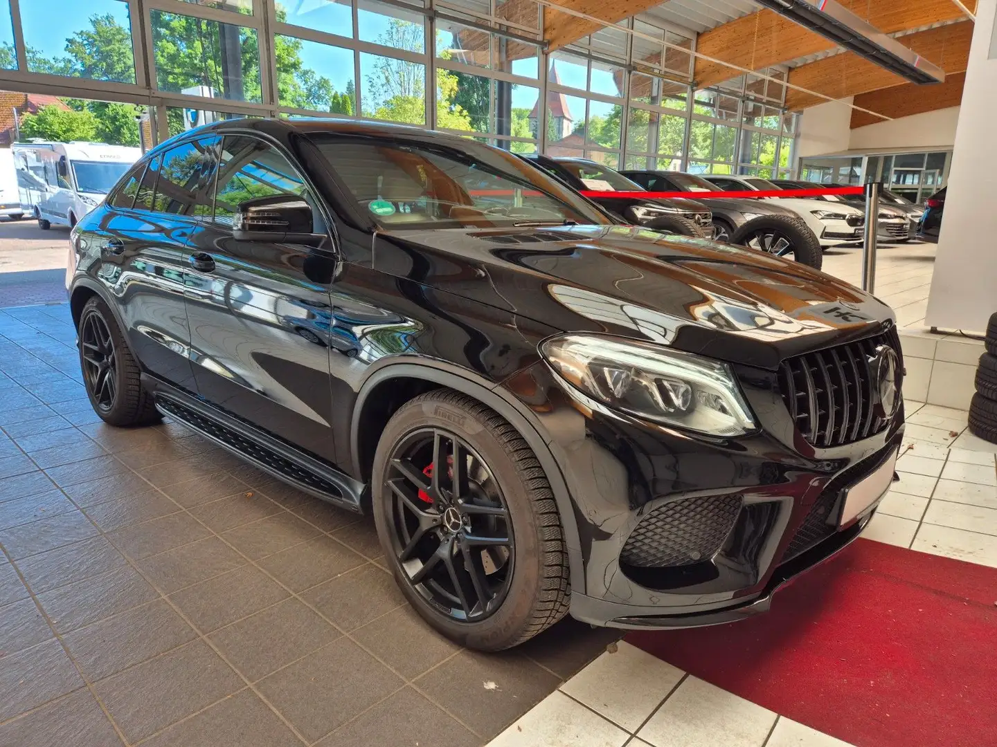 Mercedes-Benz GLE 43 AMG Pano 360Kam Standheizung H/K Designo Černá - 2