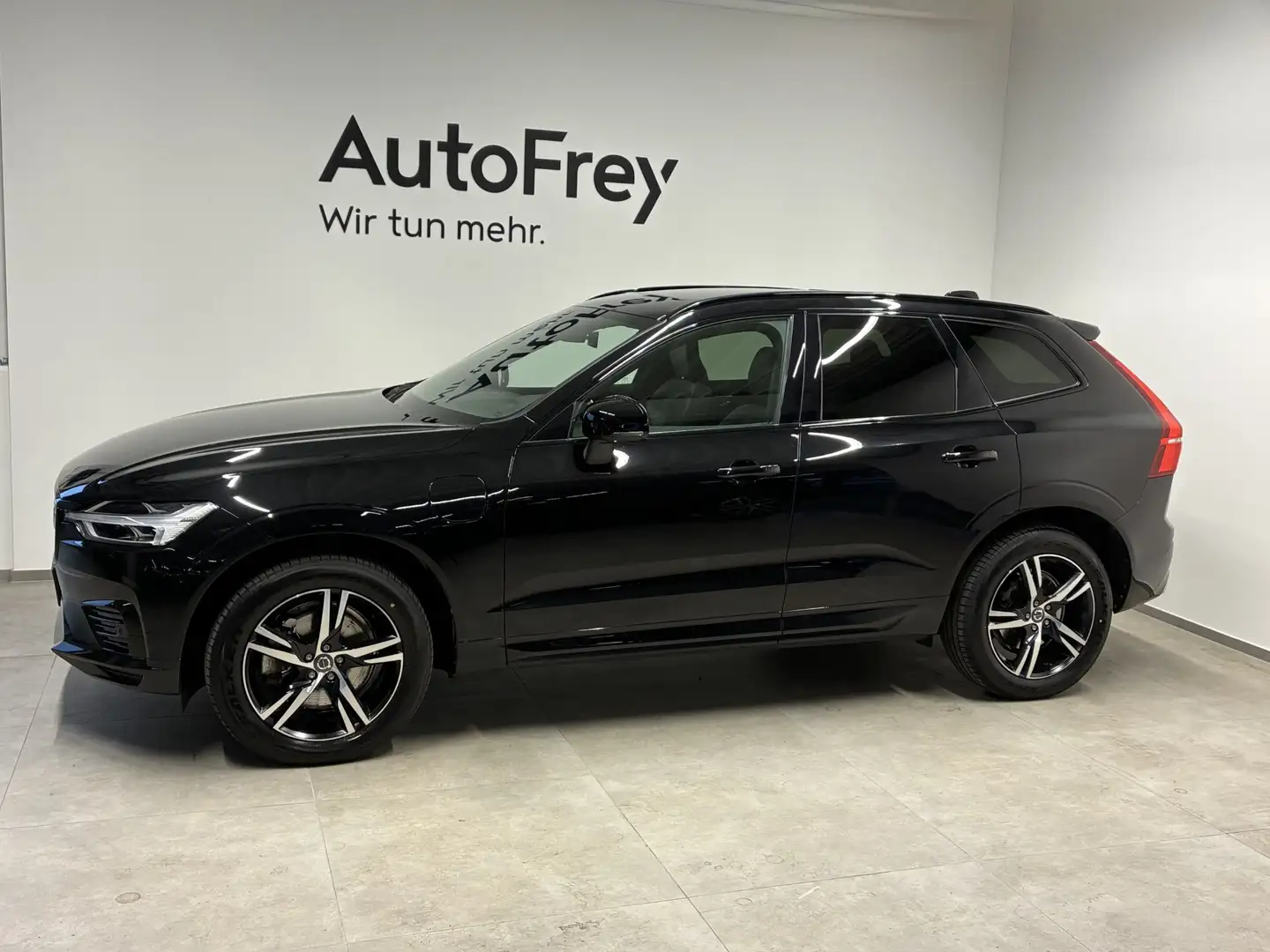 Volvo XC60 T6 AWD R-Design Schwarz - 2