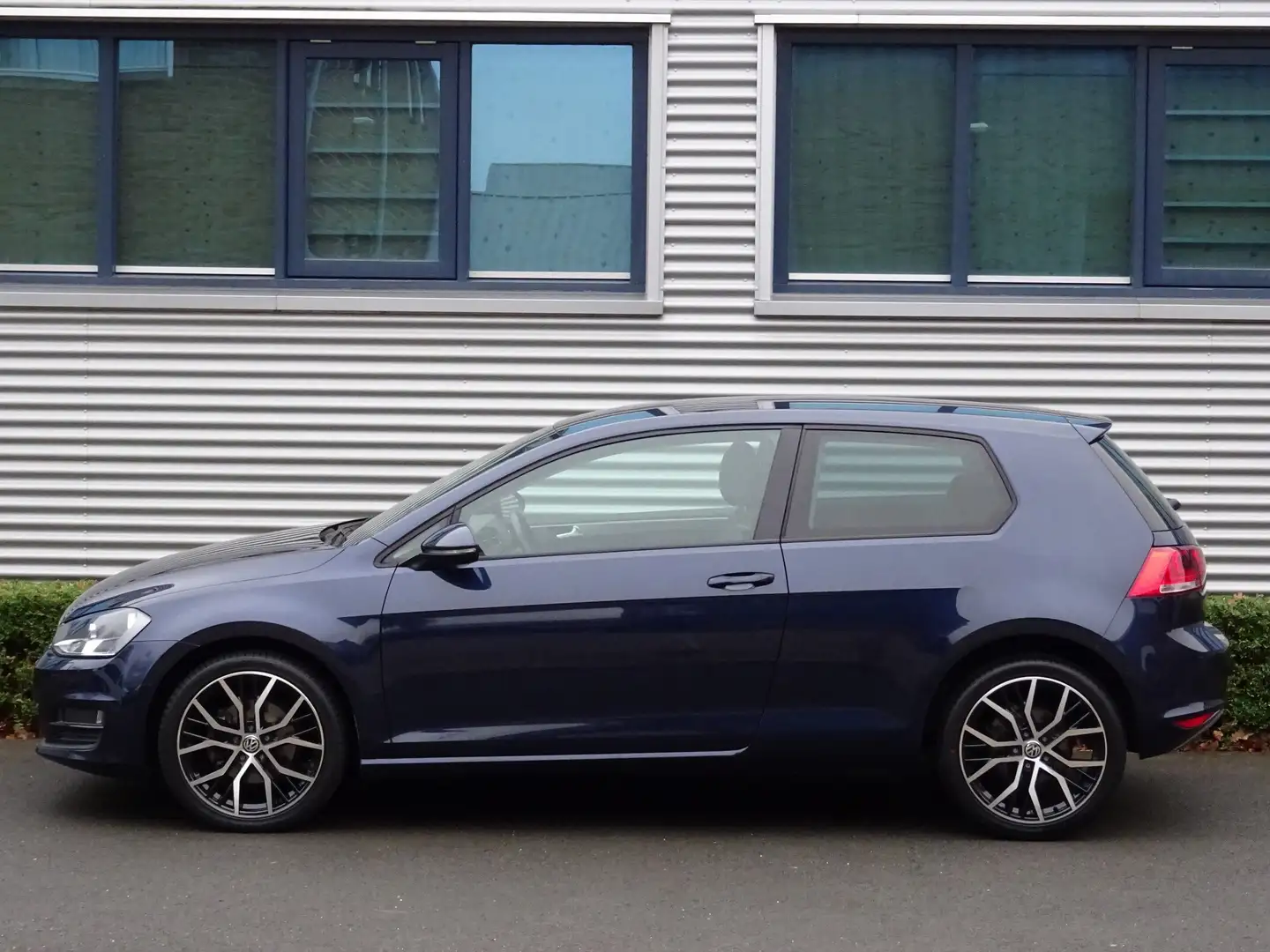 Volkswagen Golf 7 1.2 TSI Eerste Eigenaar Parkassist Navi Stoelver Blau - 2