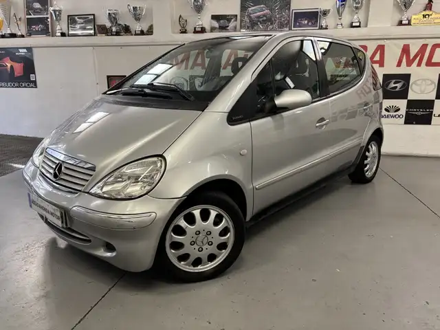 Mercedes-Benz MERCEDES-BENZ Clase A Pequeño  Automático de 5 P