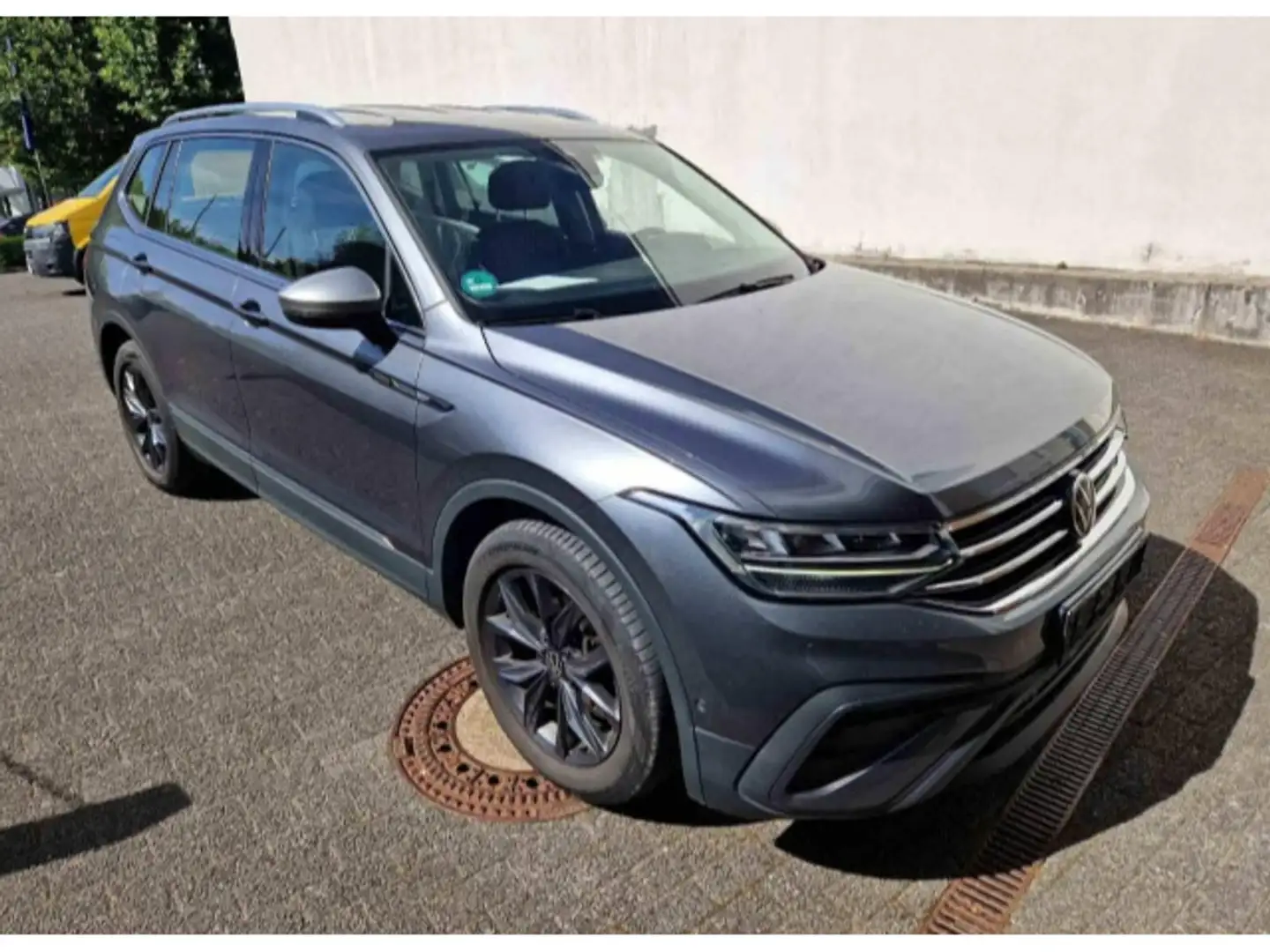 Volkswagen Tiguan Allspace Life 2.0 TDI DSG AHK/Nav/Kam/App Grau - 2