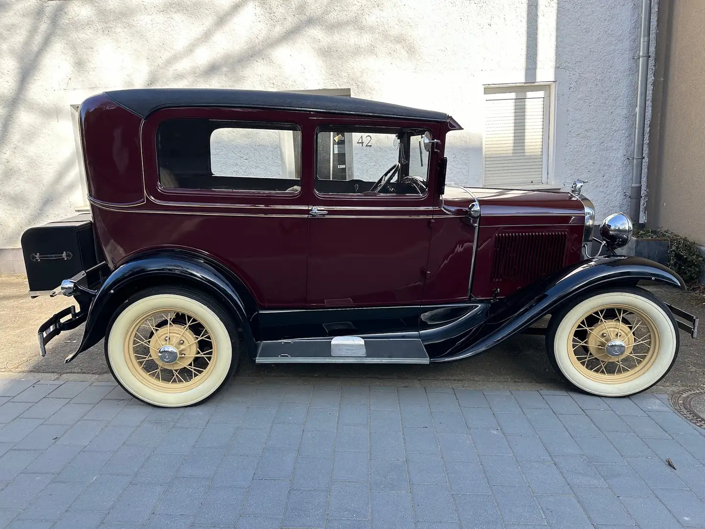 Oldtimer Ford Ford Model A Tudor Deluxe Marrón - 2