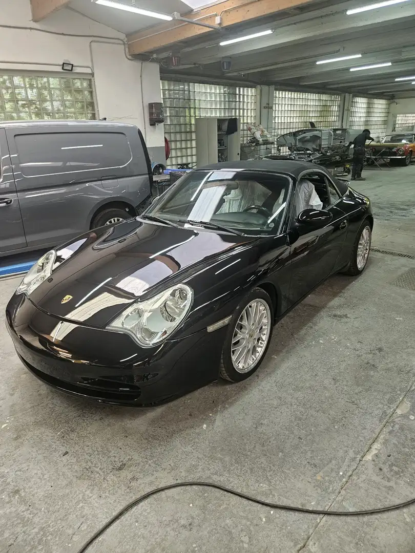 Porsche 996 Carrera 4 - 1